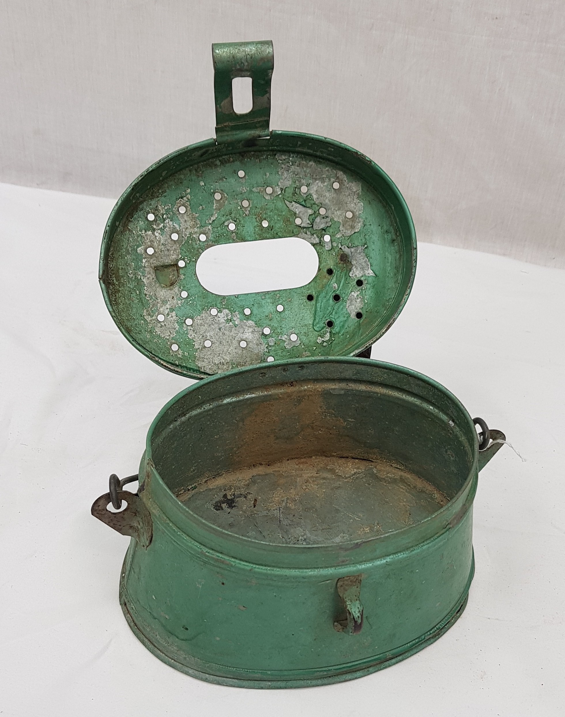 1930s French Enameled Tin Bait Box - Image 3