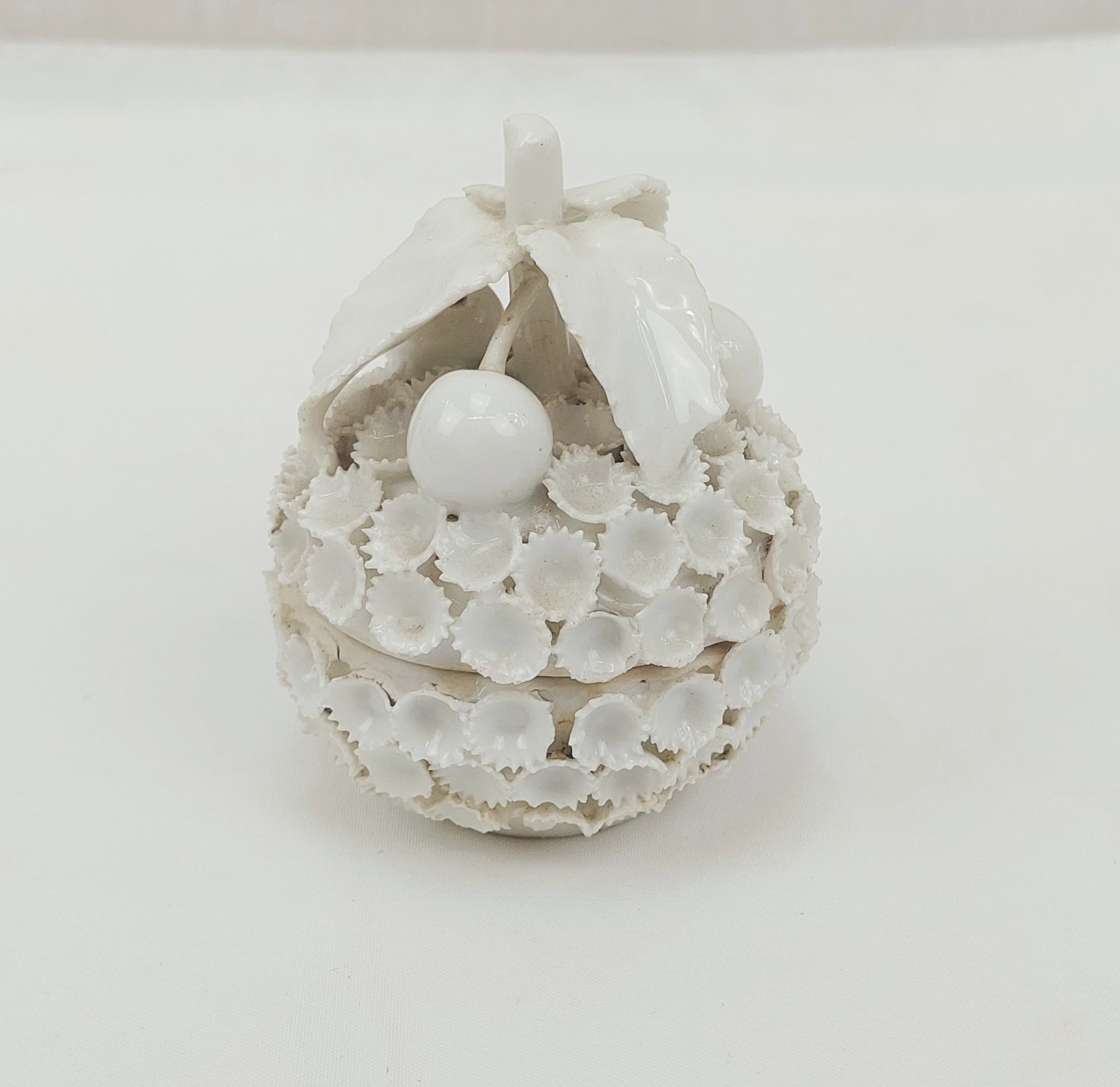 c1880 Schneeball Snowball German Pot