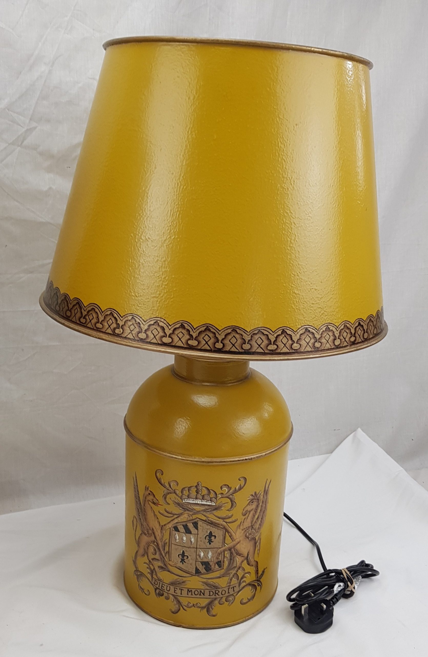 Pair of Modern French Toleware Lamps in Mustard With Armorial Crests - Image 2
