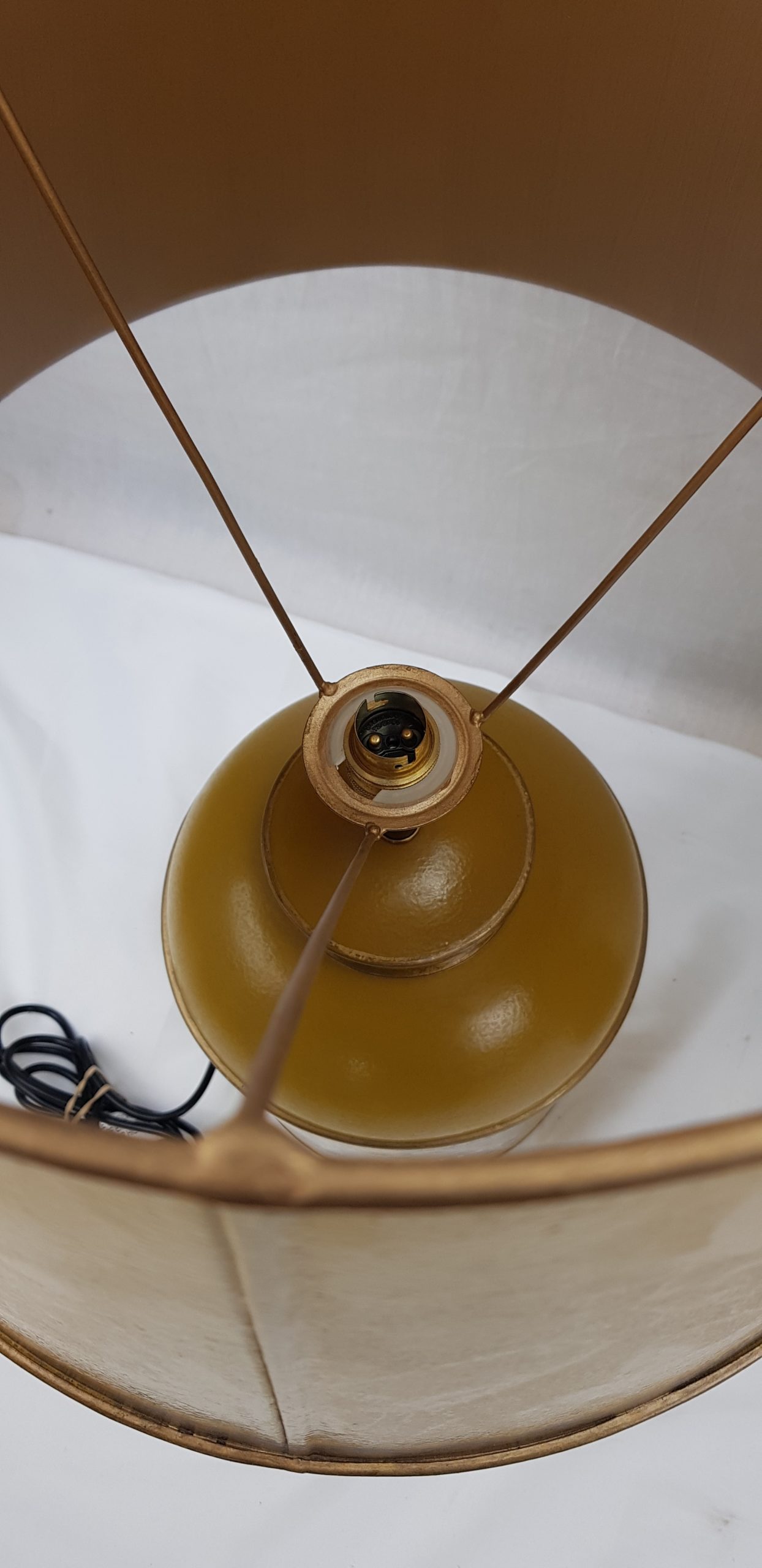 Pair of Modern French Toleware Lamps in Mustard With Armorial Crests - Image 7