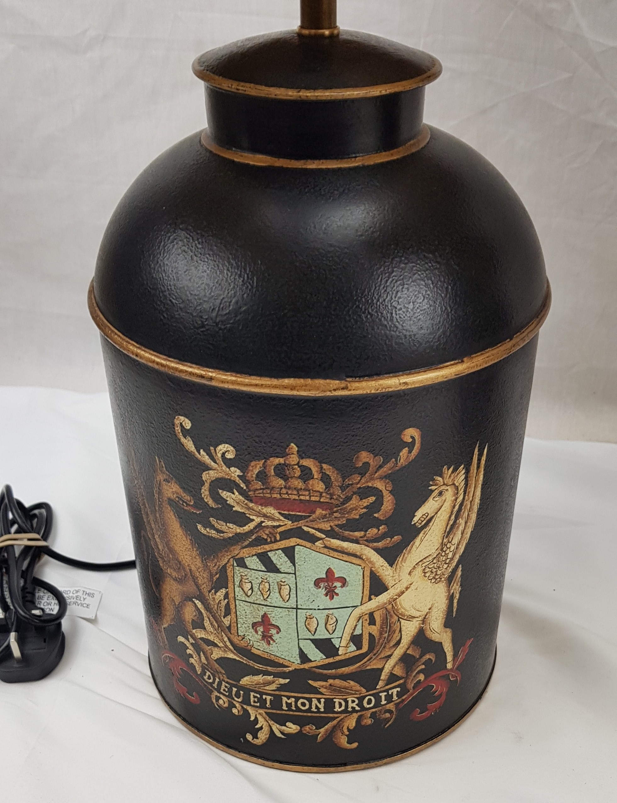 Pair of Modern French Toleware Lamps in Black With Armorial Crests - Image 4