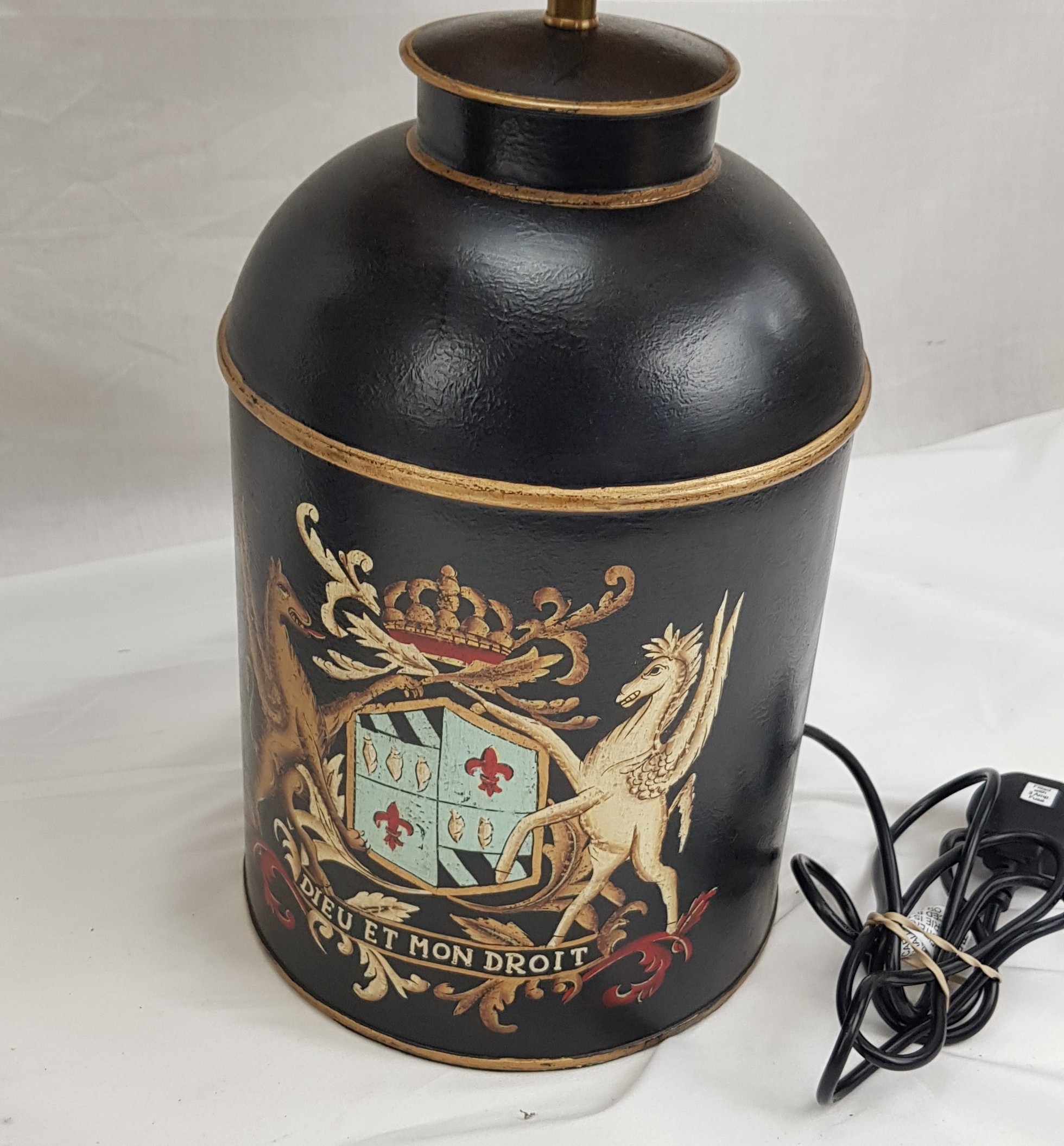 Pair of Modern French Toleware Lamps in Black With Armorial Crests - Image 5