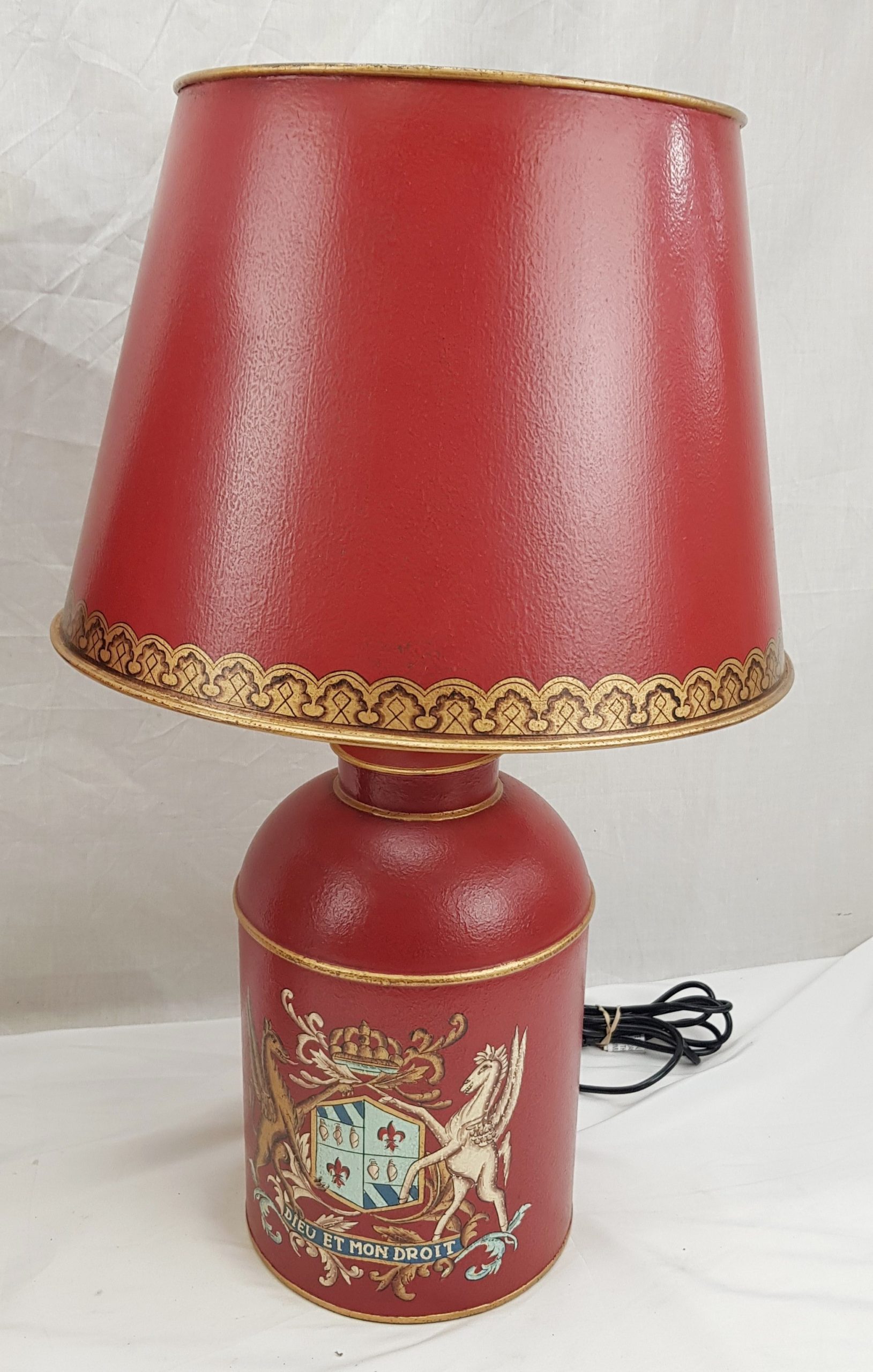 Pair of Modern French Toleware Lamps in Red With Armorial Crests - Image 2
