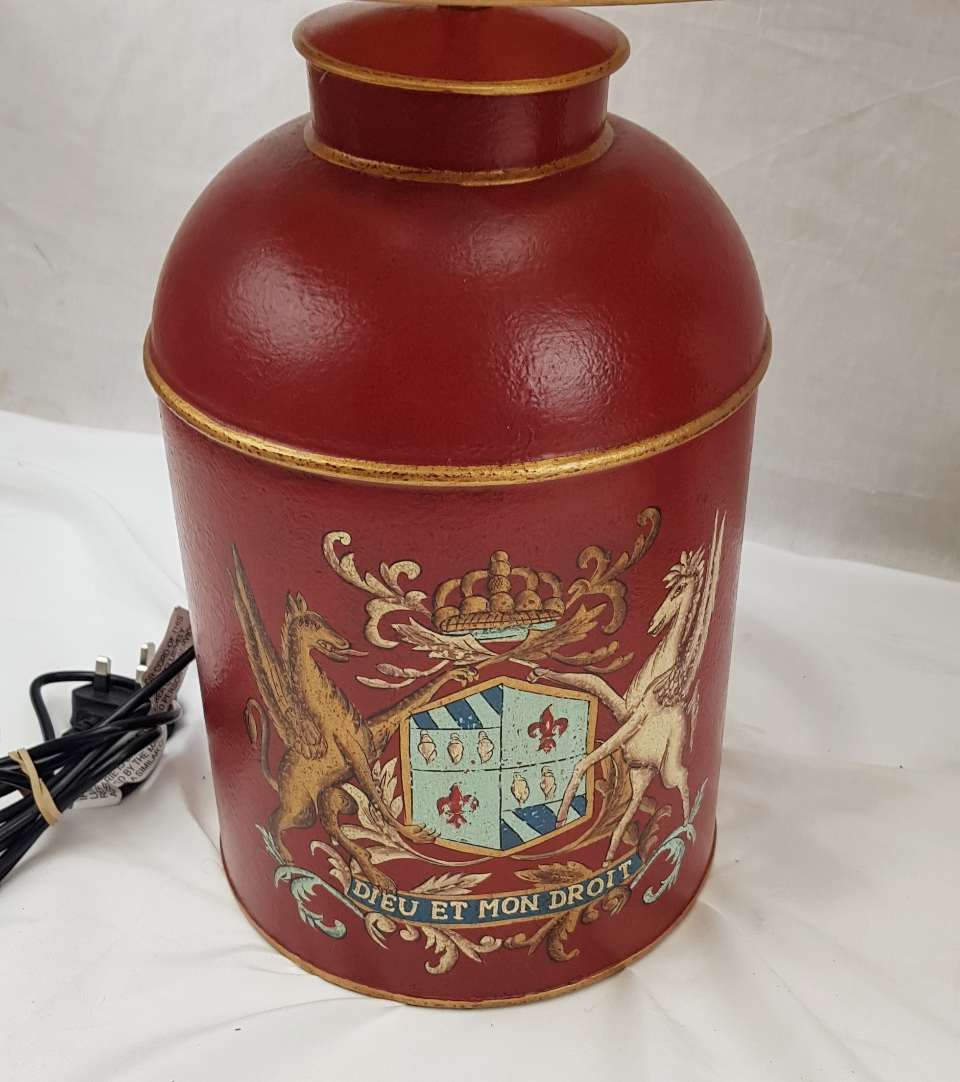 Pair of Modern French Toleware Lamps in Red With Armorial Crests - Image 5