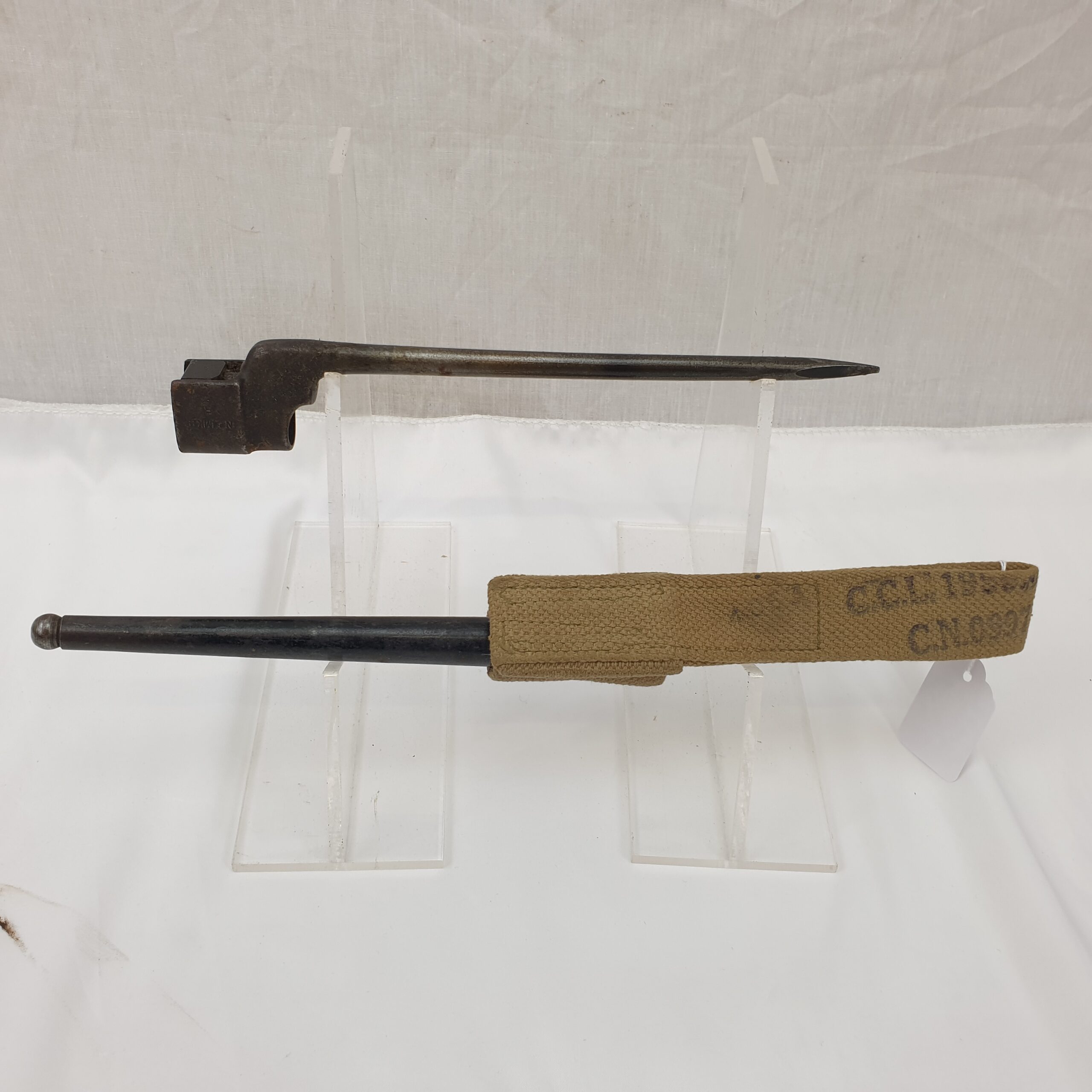 No 4 Mk II British Bayonet With Canvas Frog - Image 2