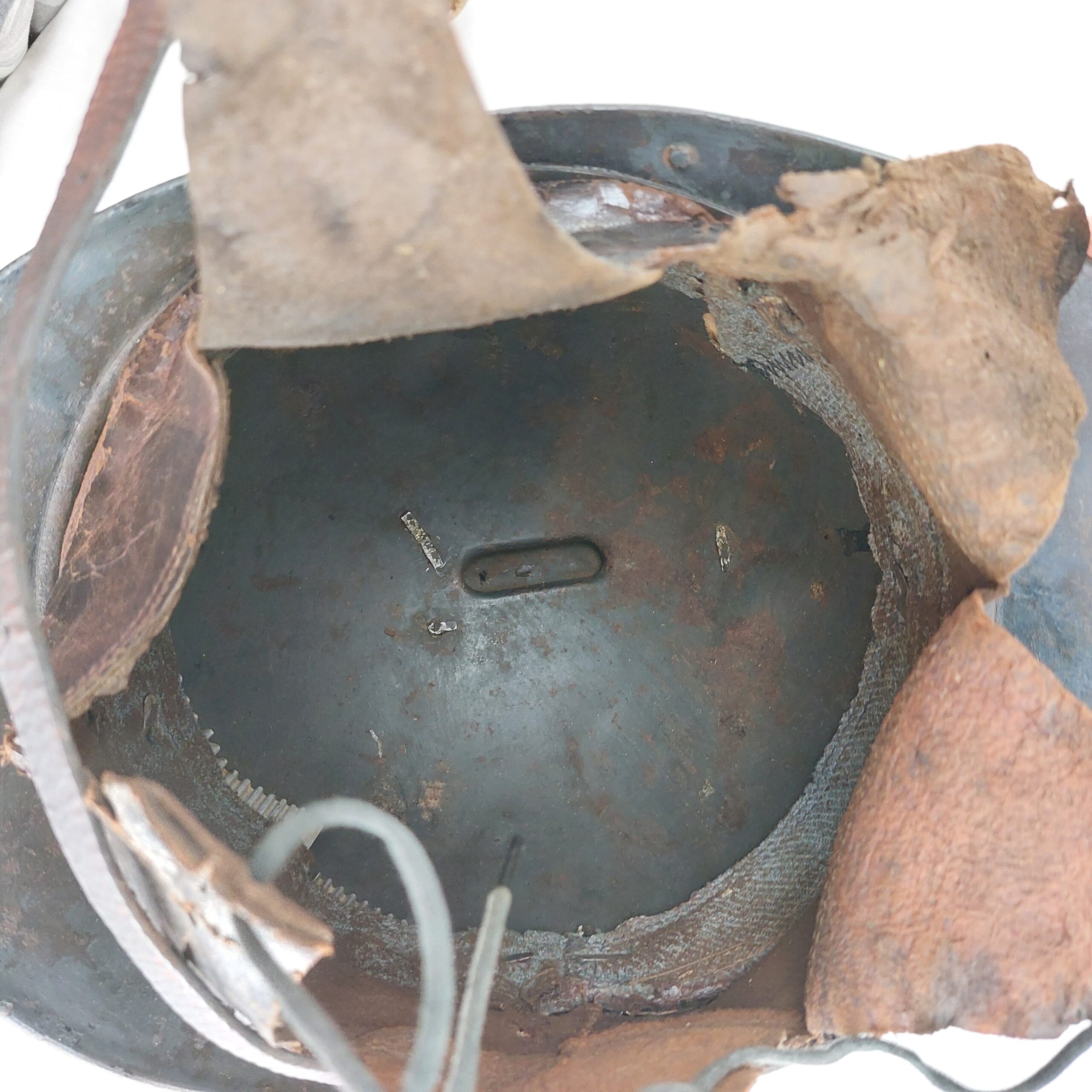 WW1 French Infantry Adrian Helmet with Souvenir Plaque "Soldat De La Grande Guerre 1914-1918 - Image 11