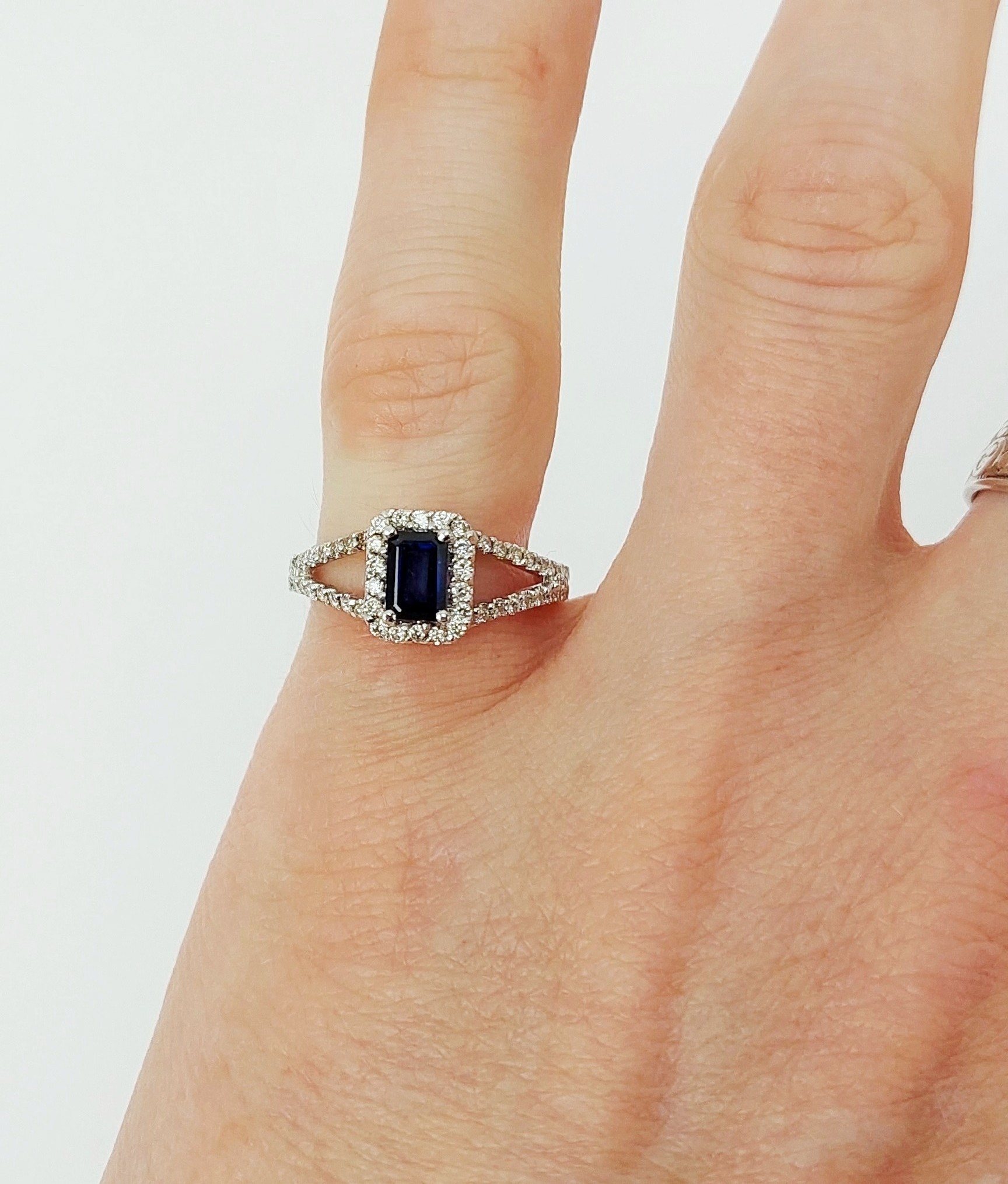 18ct White Gold Sapphire & Diamond Halo Ring UK Size N, US 6.75 - Image 6