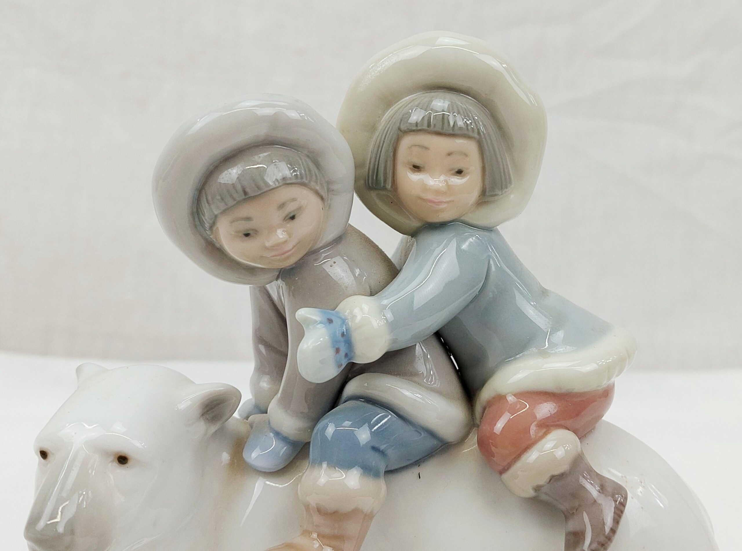 Lladro 5353 Eskimo Riders Figurine - Image 2
