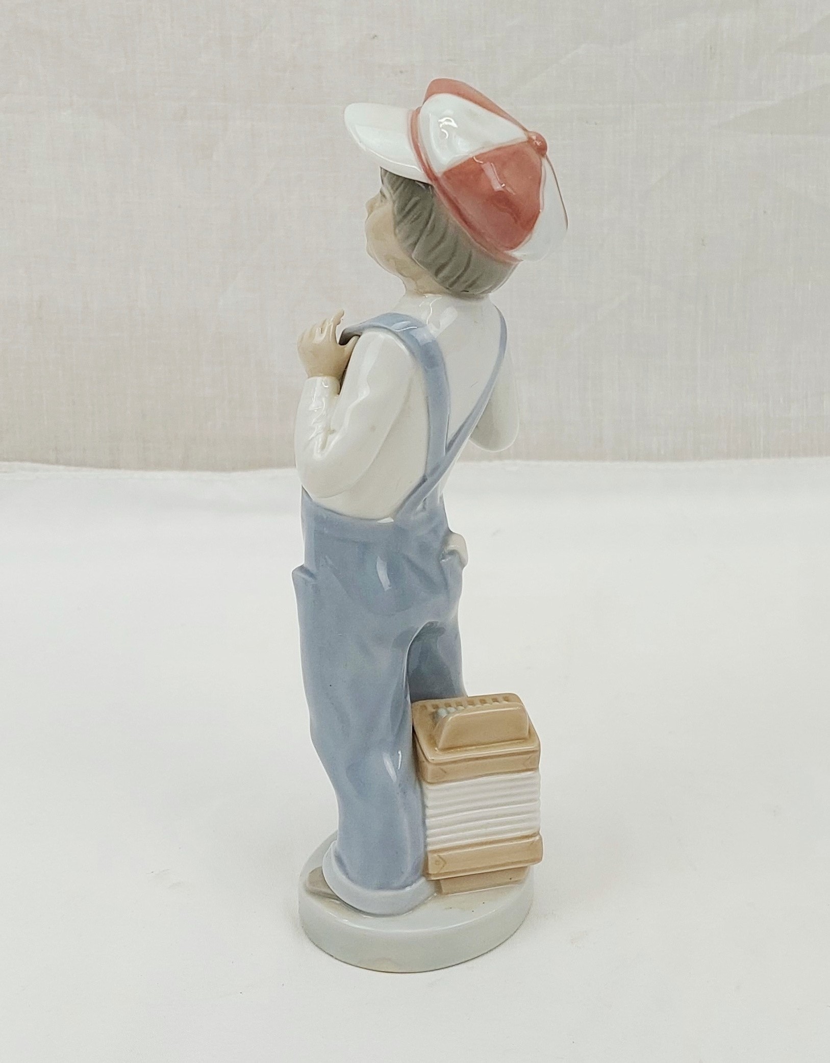Lladro 4898 Boy From Madrid Figurine - Image 3