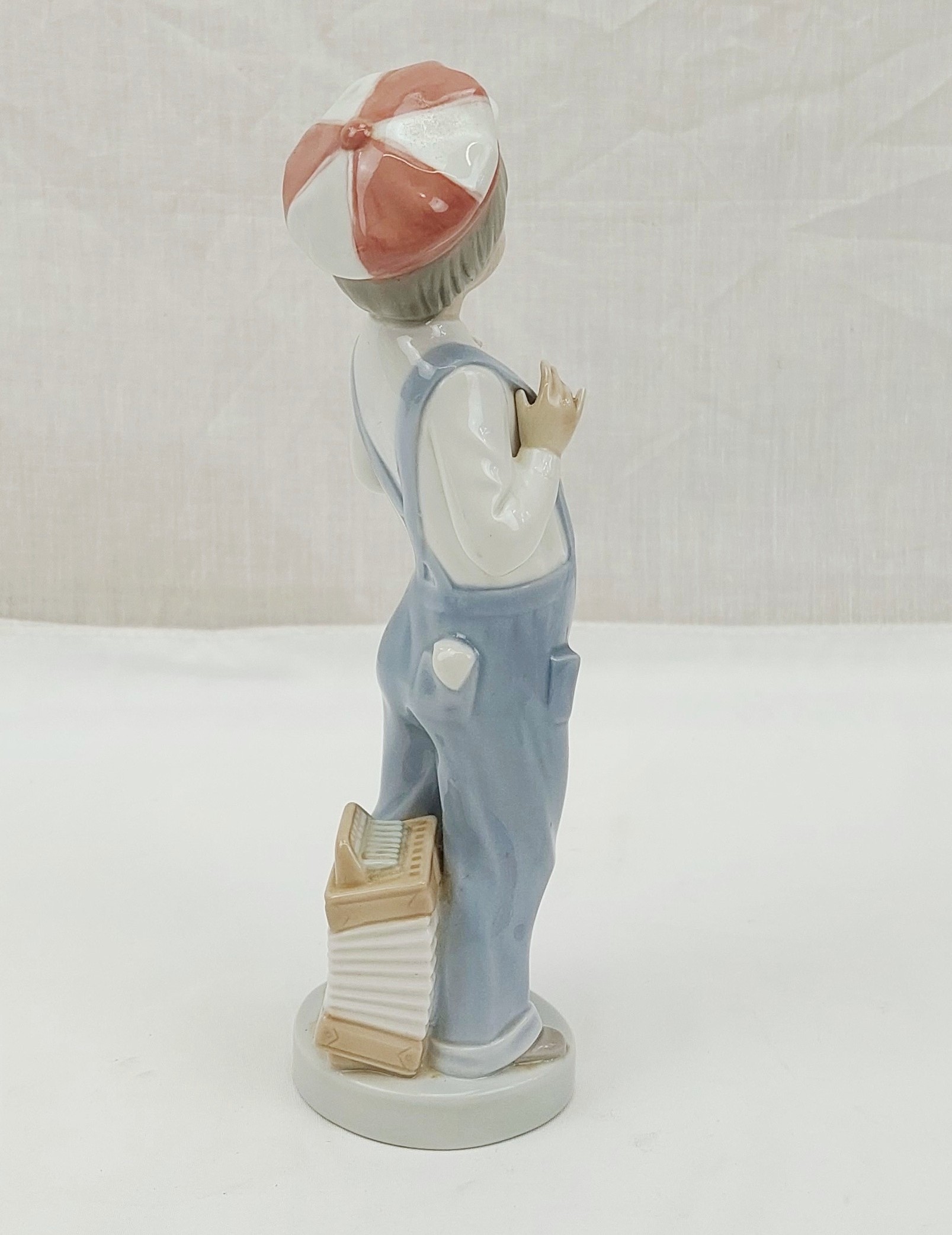 Lladro 4898 Boy From Madrid Figurine - Image 4