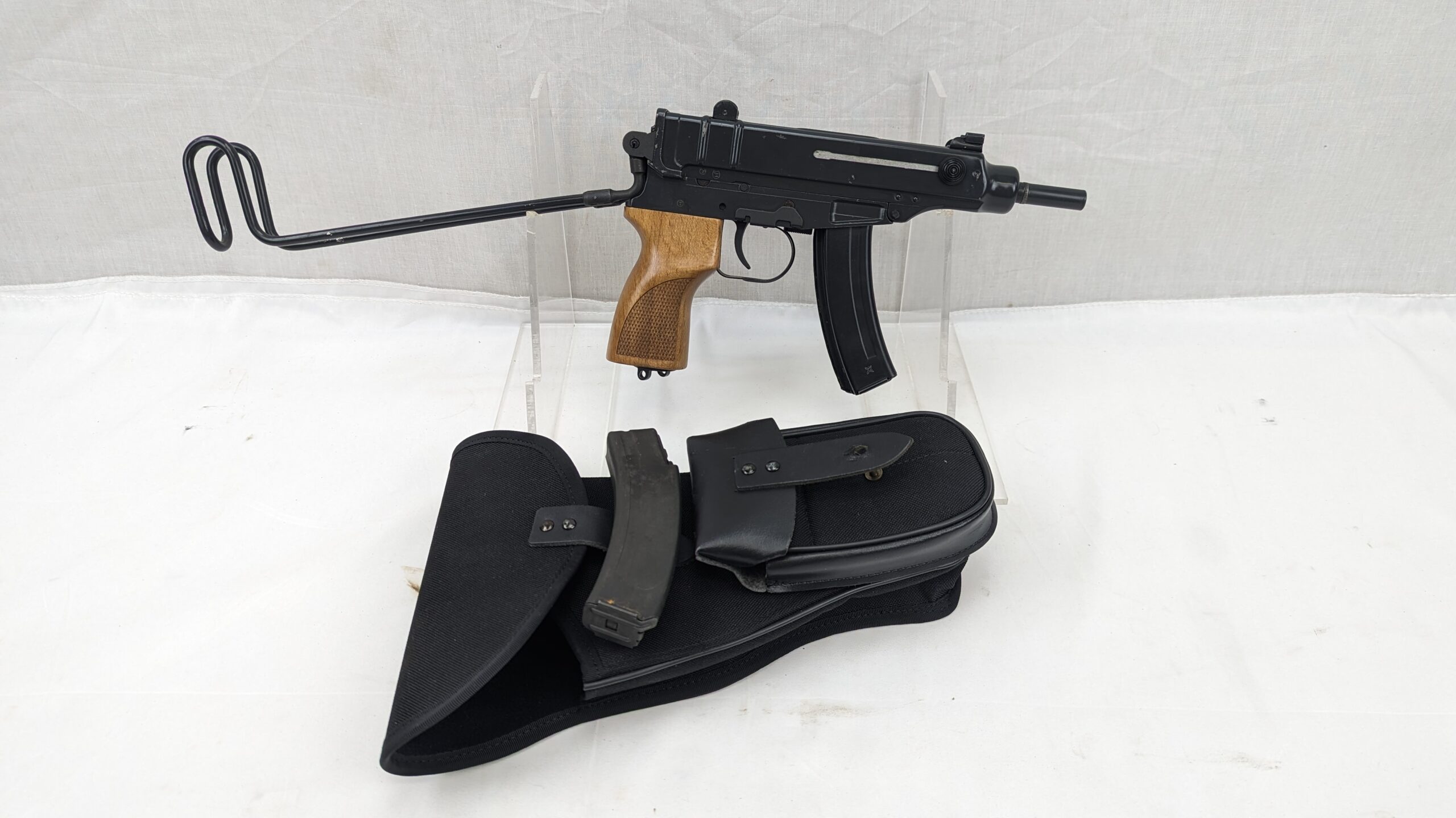 Skorpion VZ61 Sub-Machine Gun, Holster and Kit – Deactivated