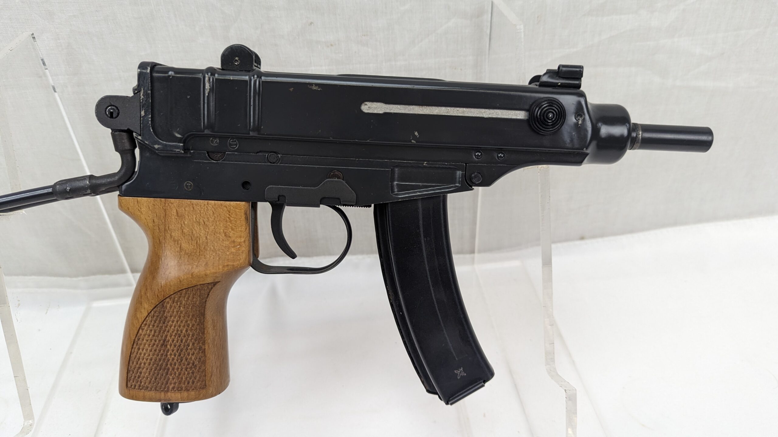 Skorpion VZ61 Sub-Machine Gun, Holster and Kit – Deactivated - Image 7