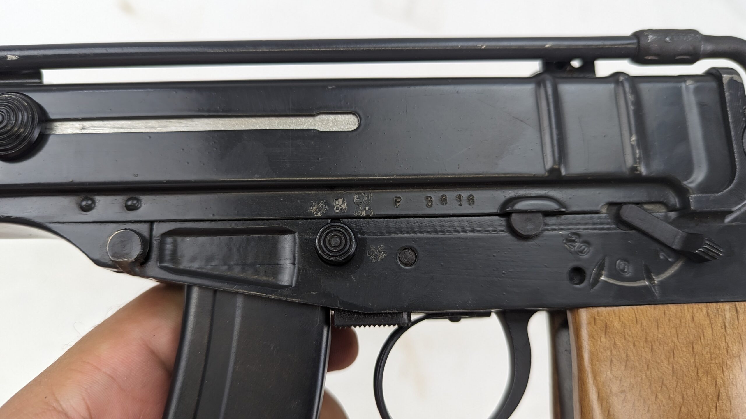 Skorpion VZ61 Sub-Machine Gun, Holster and Kit – Deactivated - Image 9