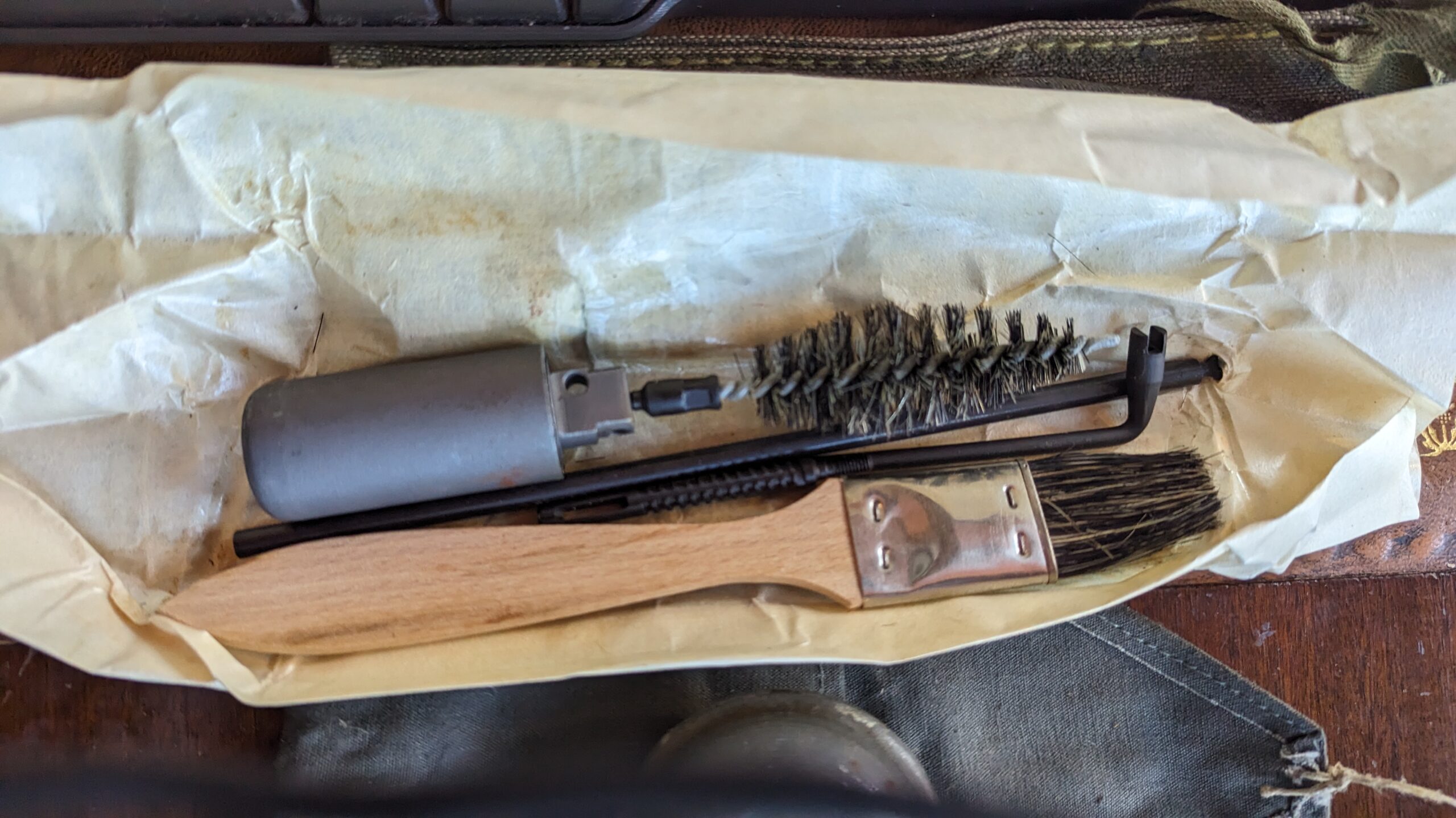 Skorpion VZ61 Sub-Machine Gun, Holster and Kit – Deactivated - Image 4