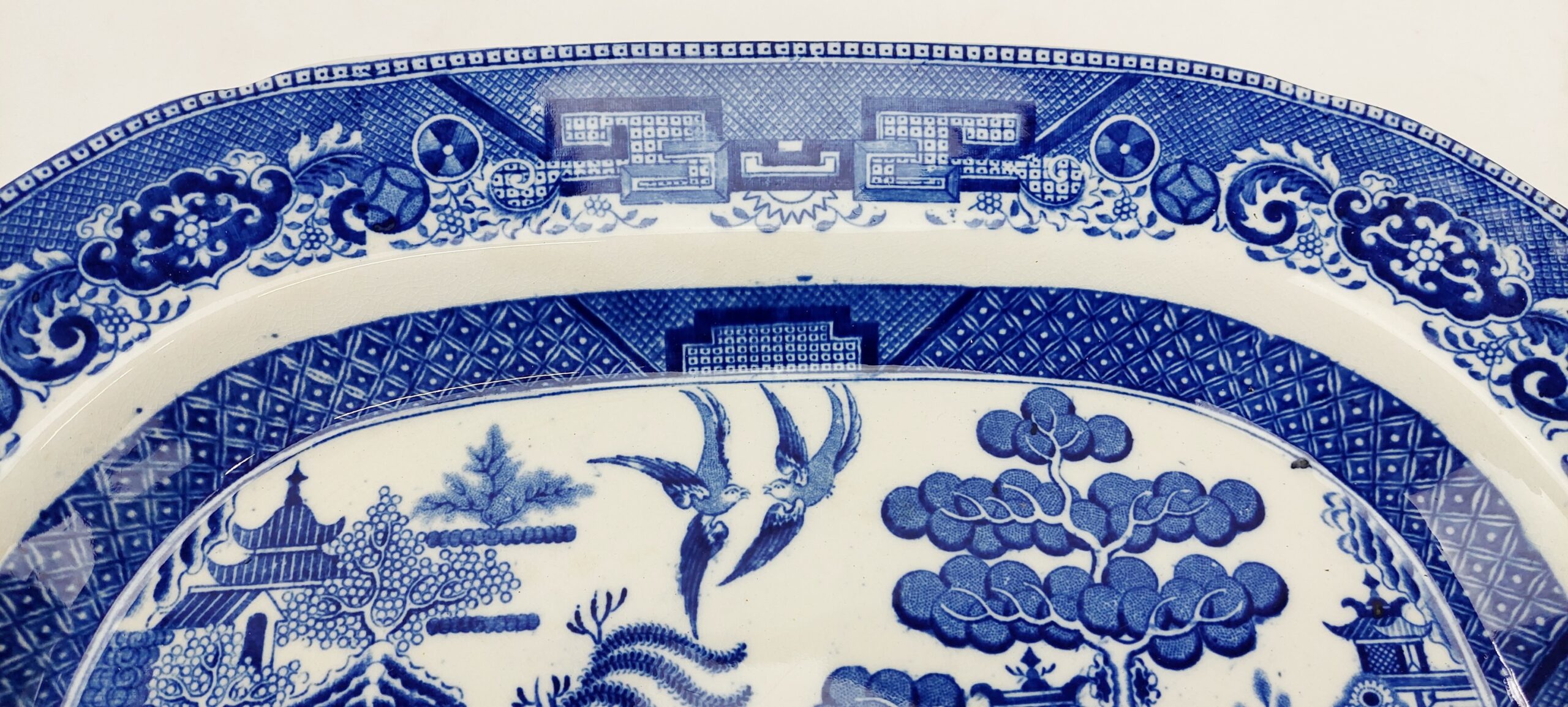 1890s Ridgeway Semi-Porcelain Willow Pattern Meat Dish - Image 4