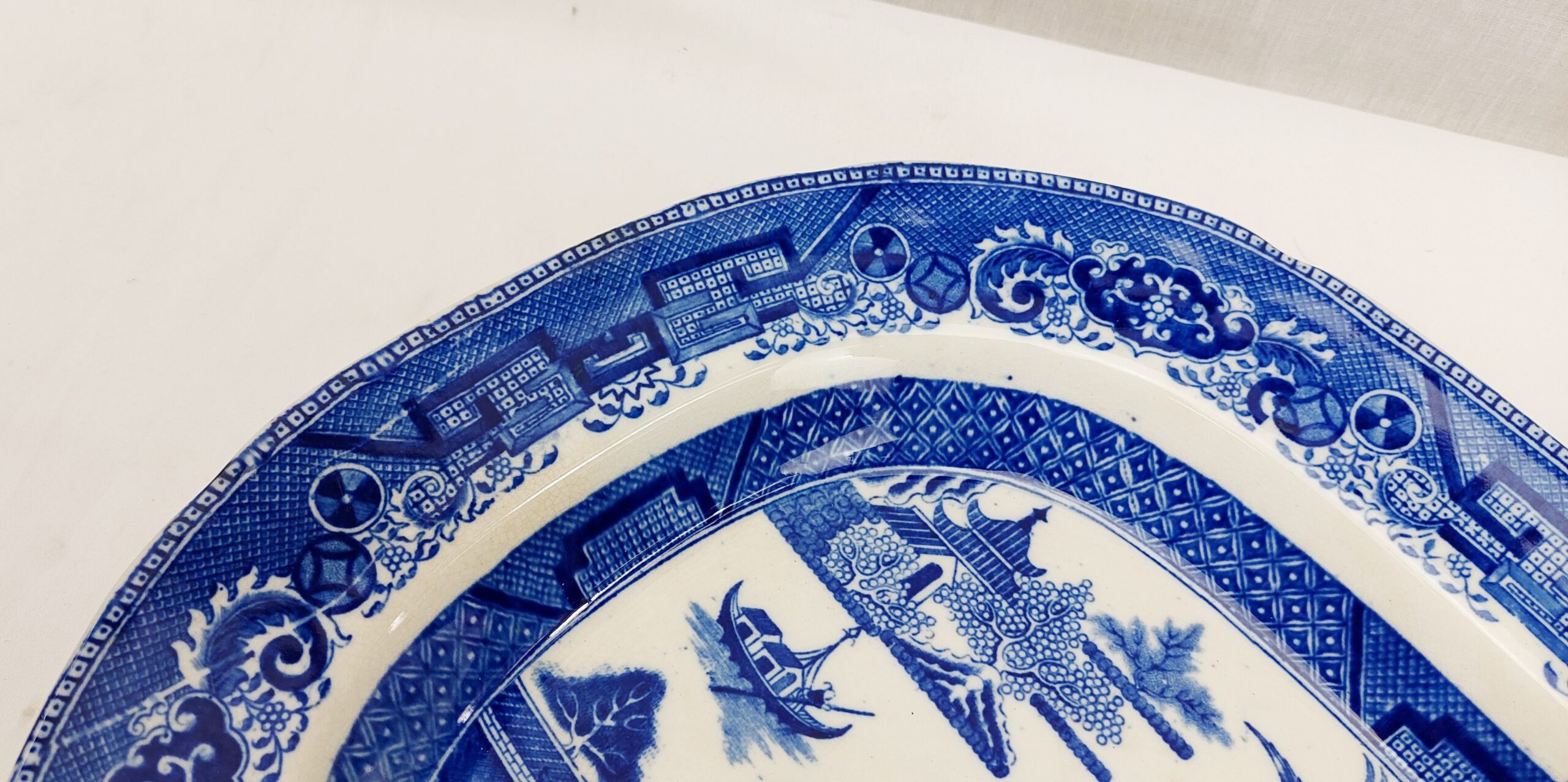 1890s Ridgeway Semi-Porcelain Willow Pattern Meat Dish - Image 6