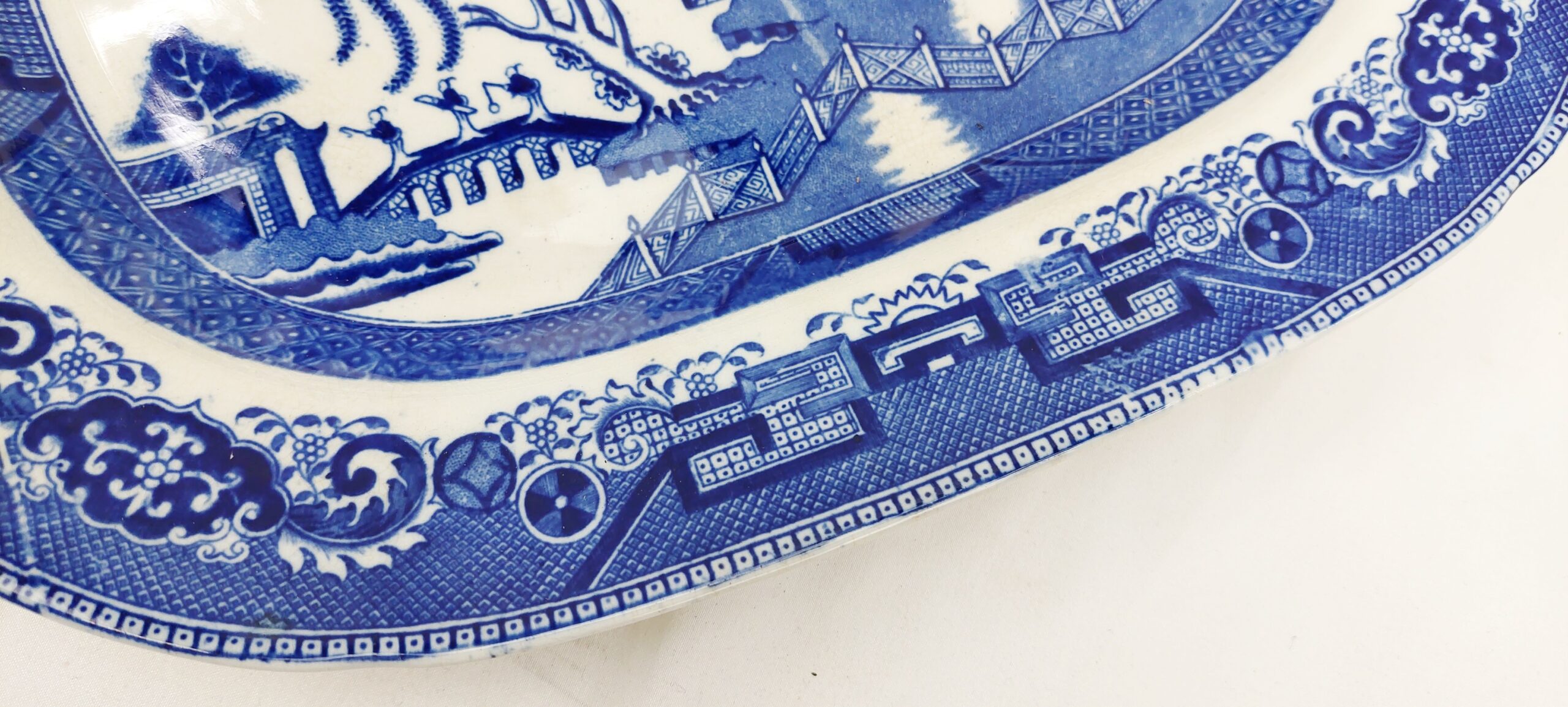 1890s Ridgeway Semi-Porcelain Willow Pattern Meat Dish - Image 3