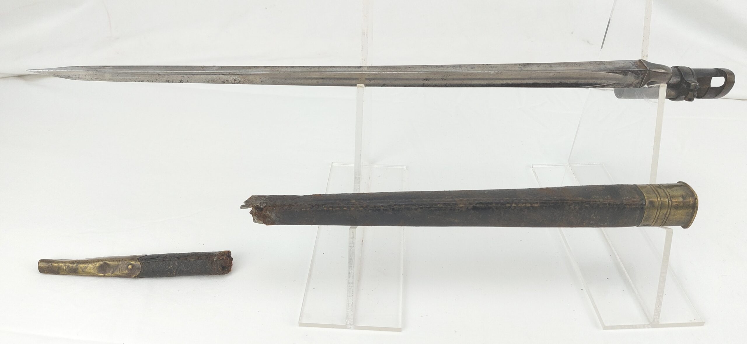 Confederate numbered P1853 Martini Socket Bayonet by Richard & William Aston of Birmingham with leather scabbard - Image 5