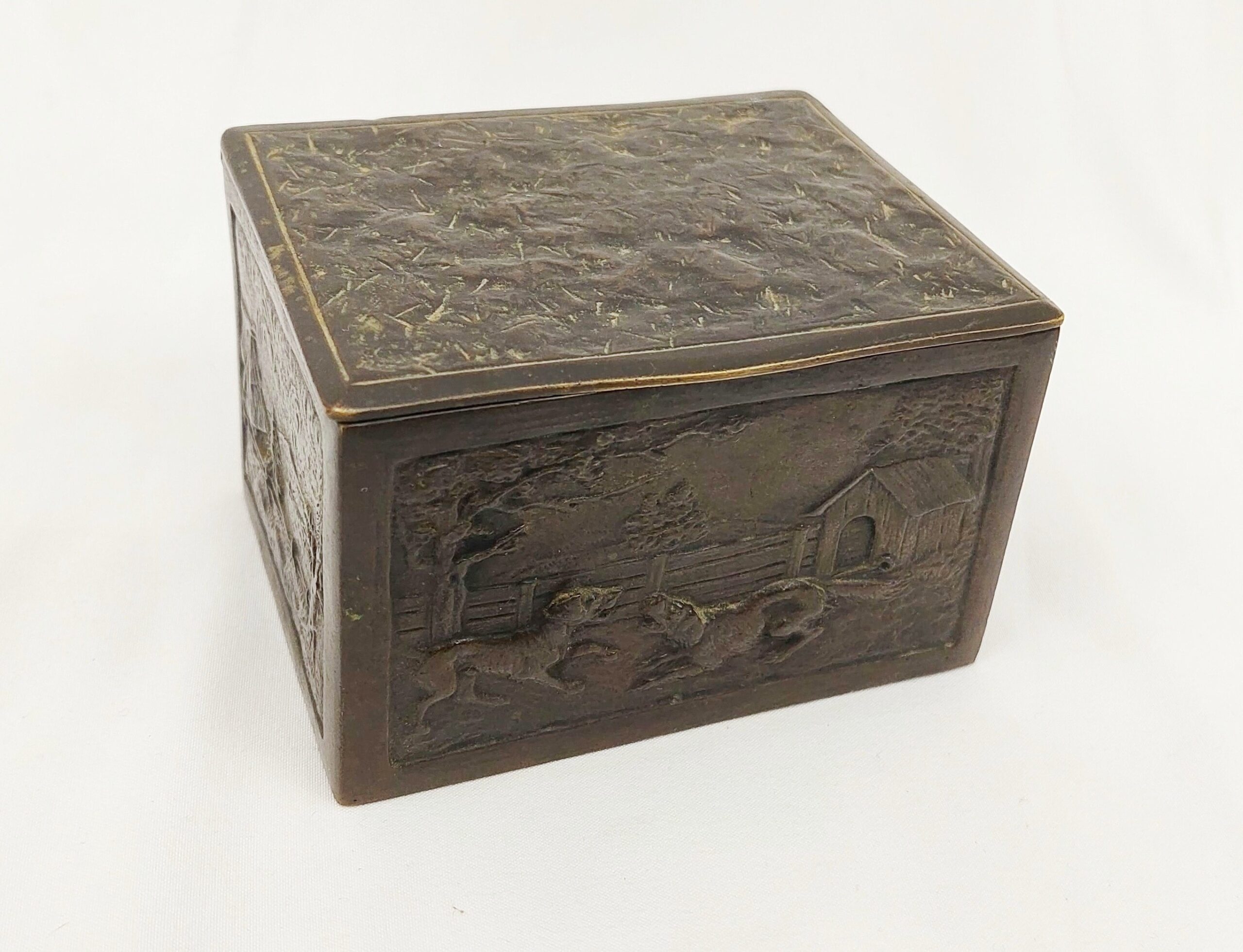 Georgian Early 19th Century Bronze Casket Depicting Dogs