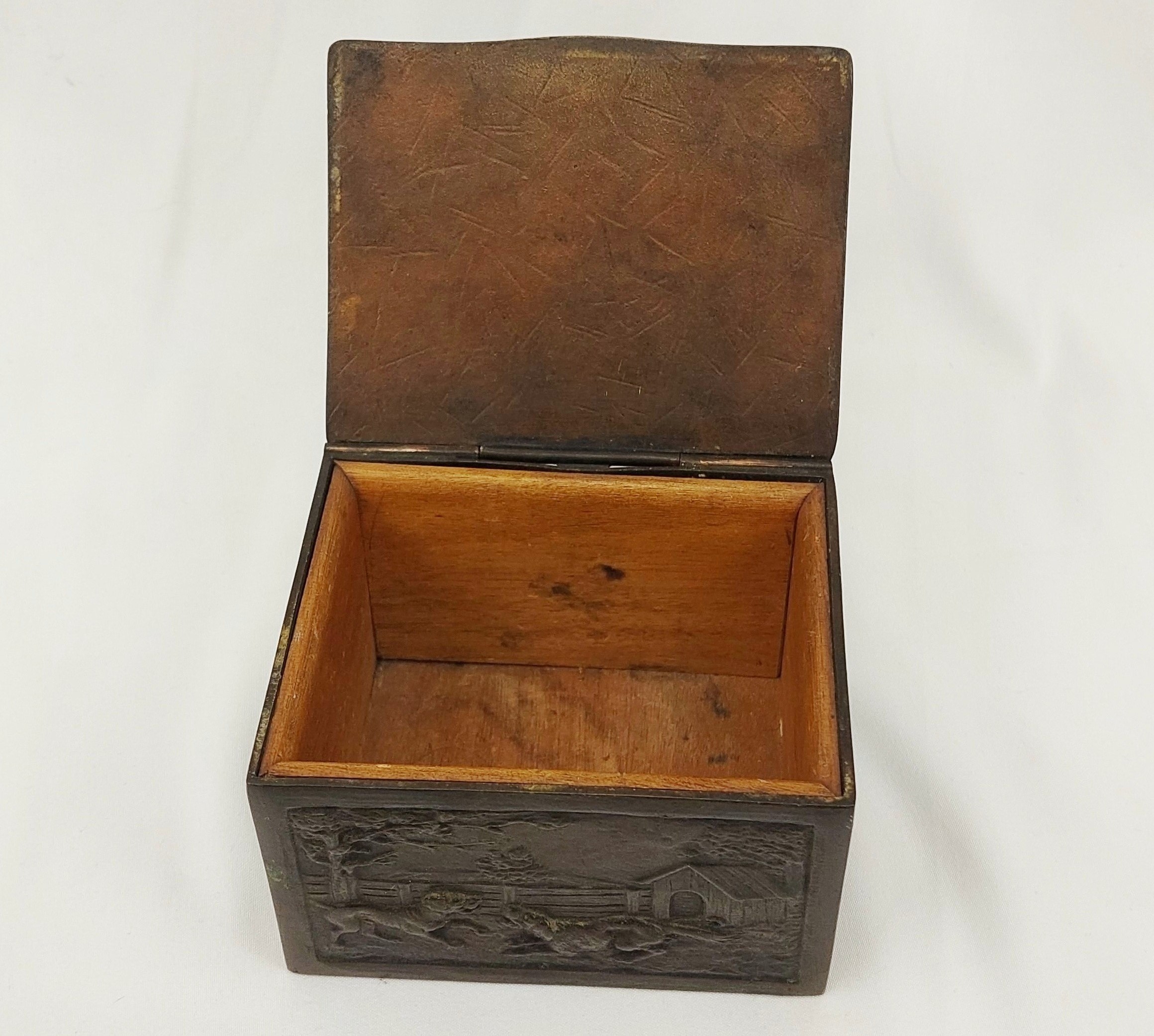 Georgian Early 19th Century Bronze Casket Depicting Dogs - Image 3