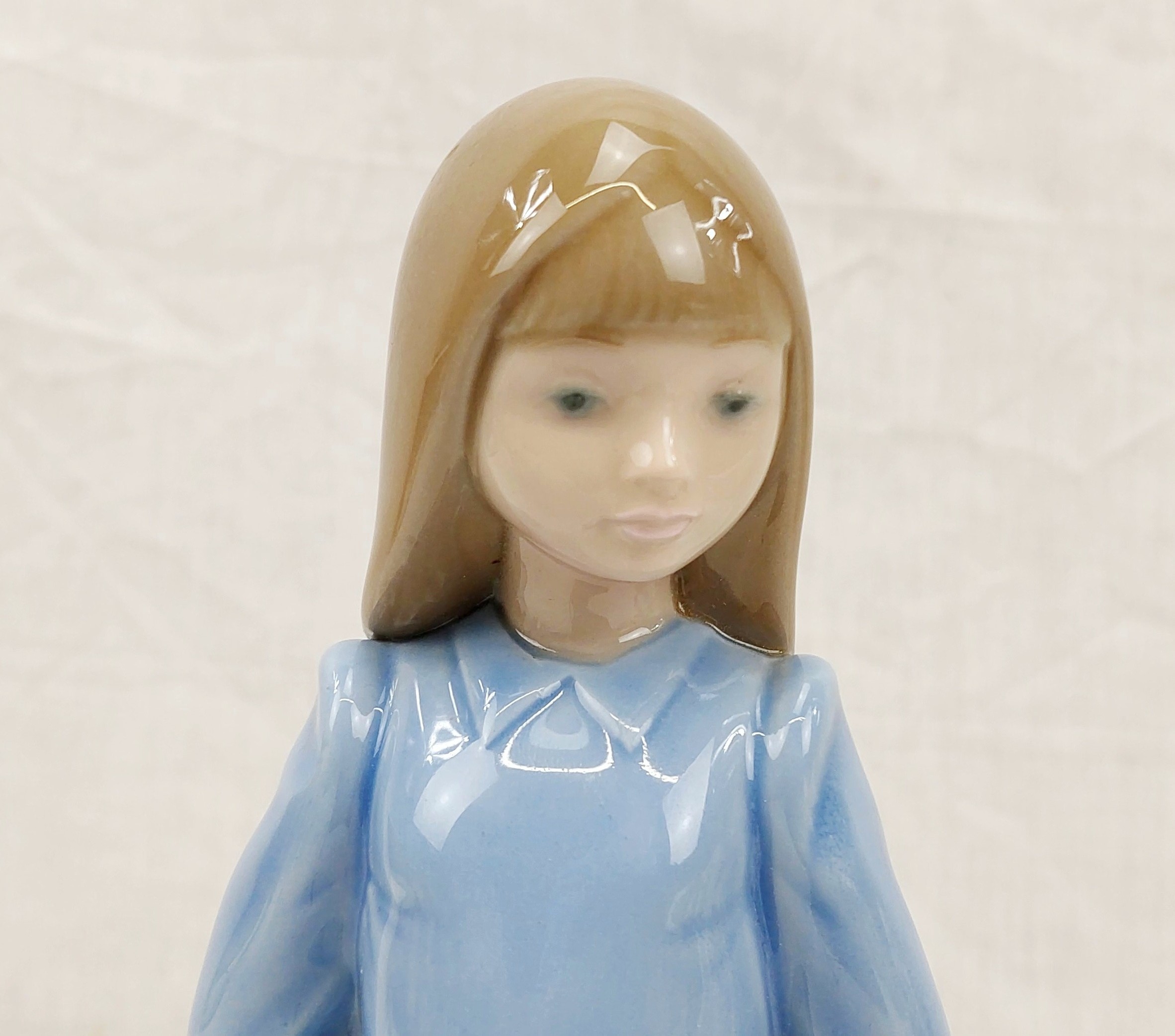 Lladro Nao Figurine #1425 ‘Girl In Blue Dress With Hands Behind Back’ - Image 2