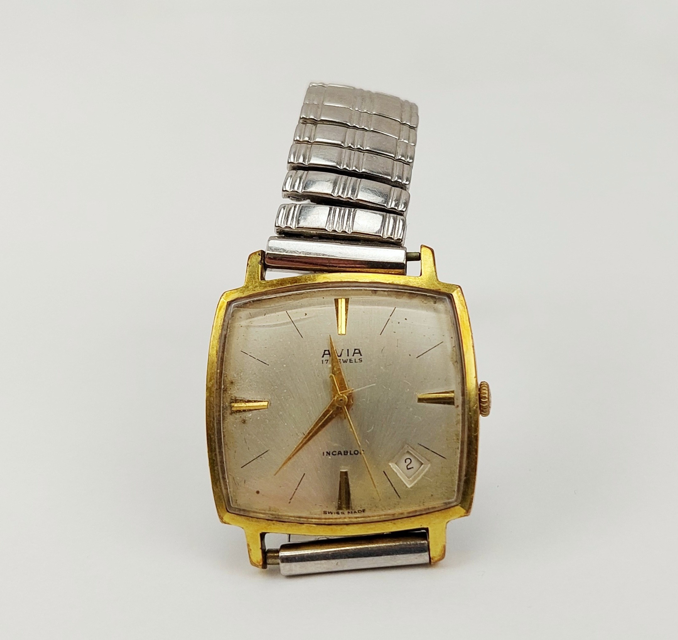 Gents Vintage Gold Plated Avia 11018 Manual Dress Wristwatch