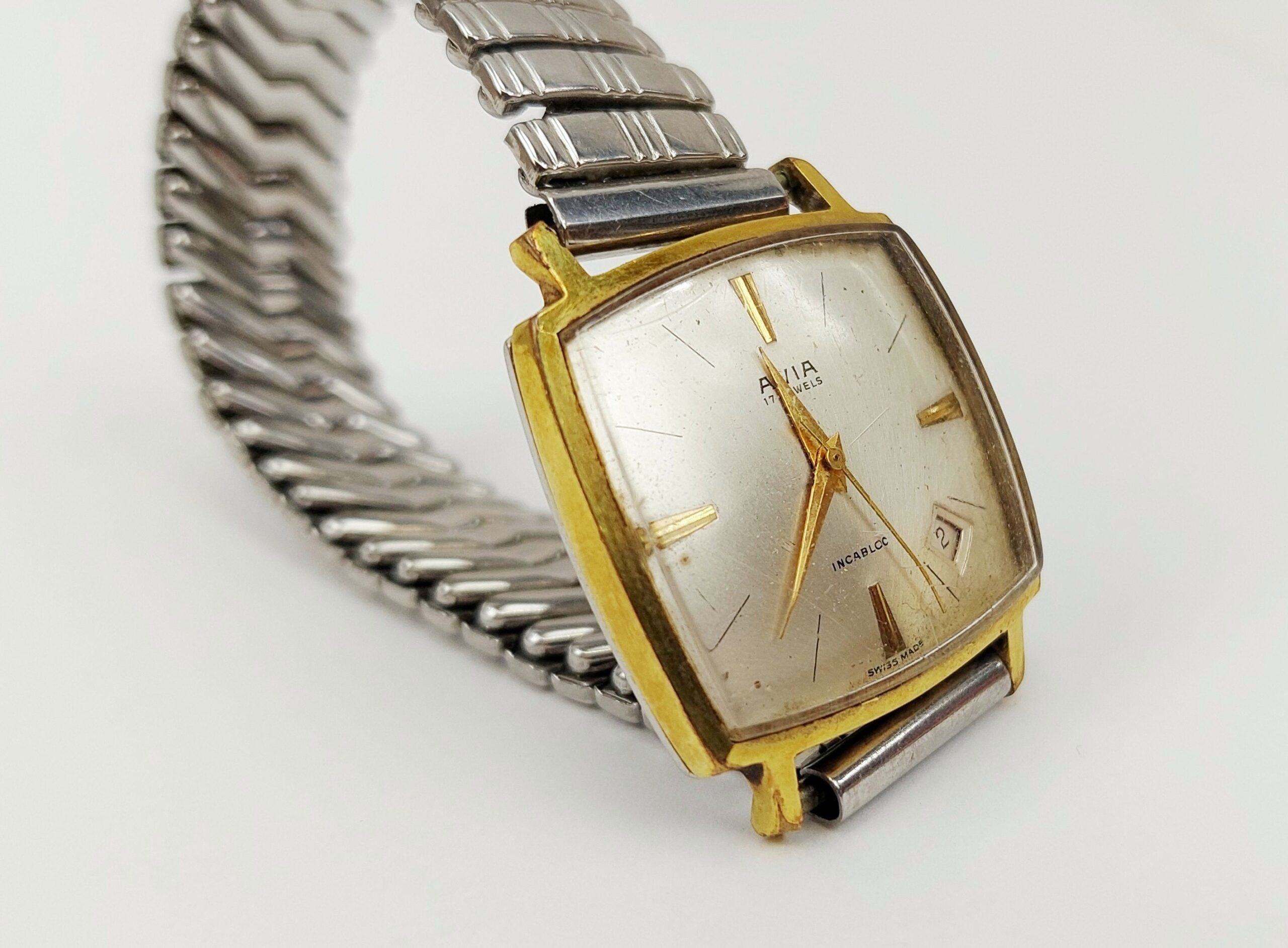 Gents Vintage Gold Plated Avia 11018 Manual Dress Wristwatch - Image 3