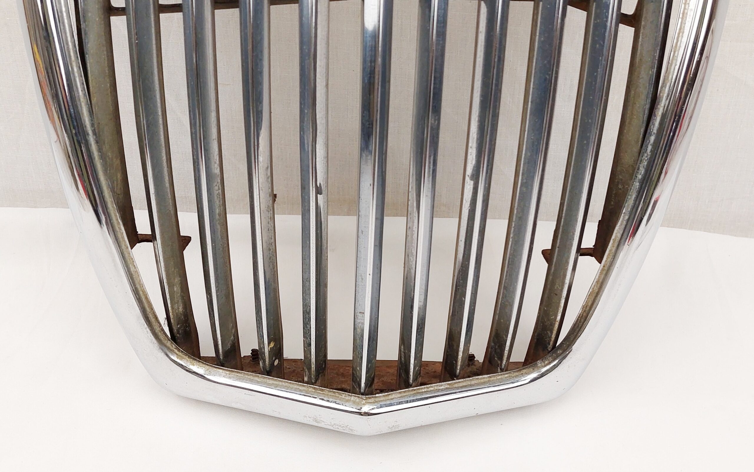 Late 1960's Riley Elf Car Radiator Grill - Image 9