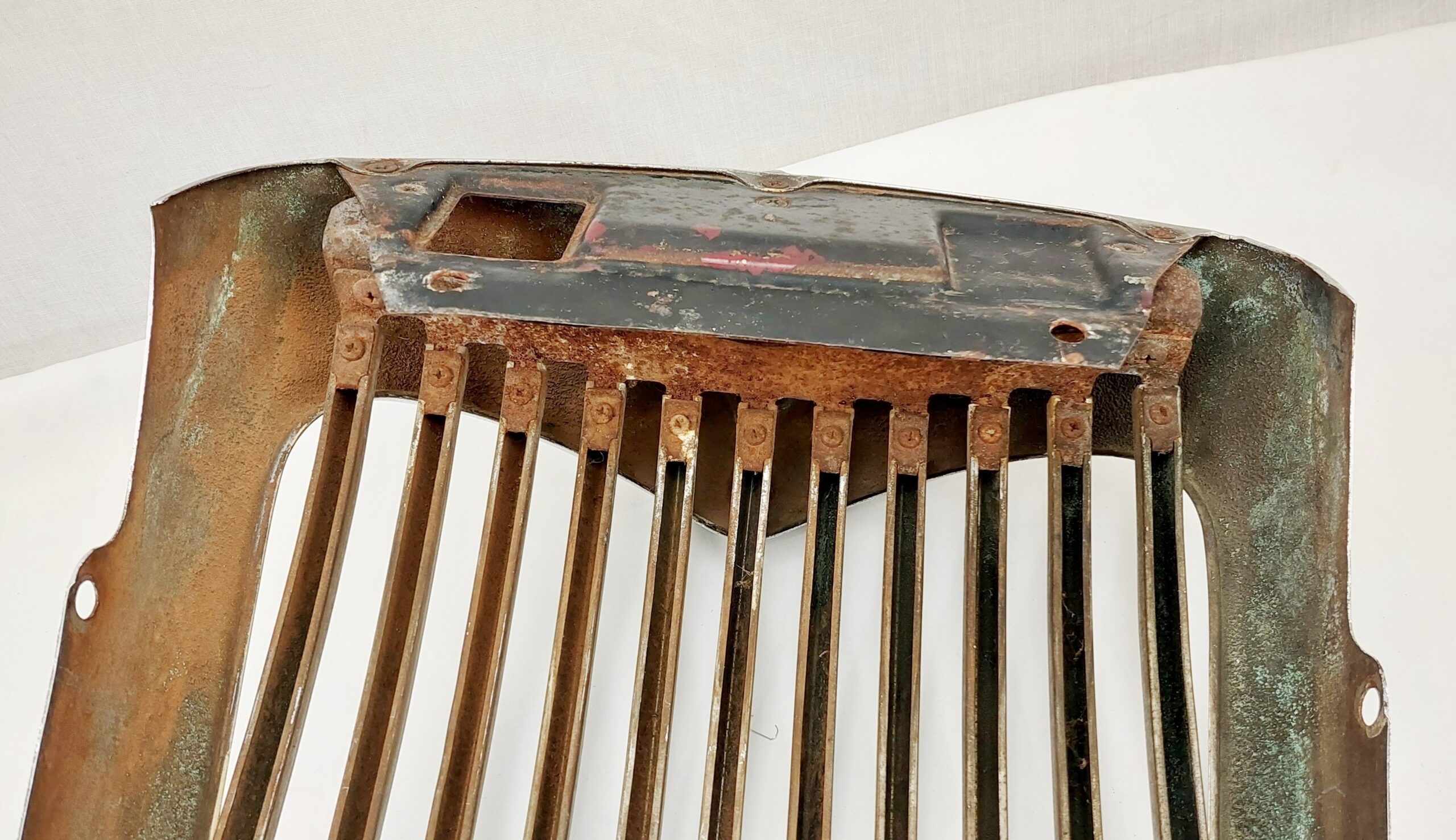 Late 1960's Riley Elf Car Radiator Grill - Image 4