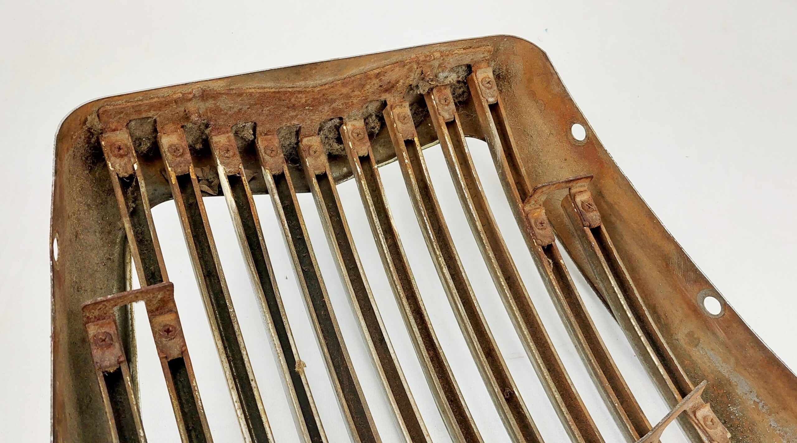 Late 1960's Riley Elf Car Radiator Grill - Image 5