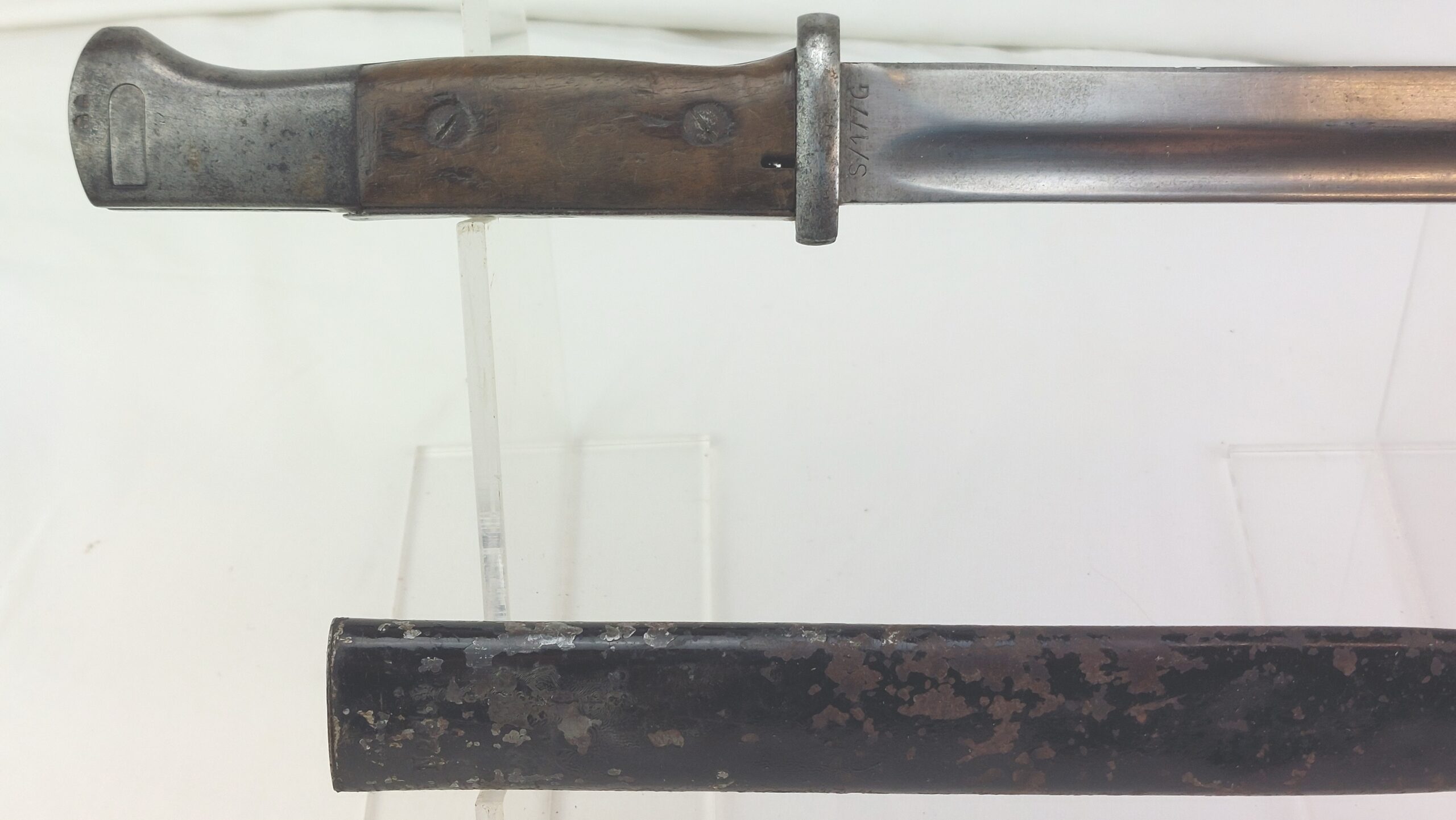 WW2 German Seitengewehr M1884/98 Mark III Bayonet with Wooden Grips and Scabbard for K98 Rifle - Image 2
