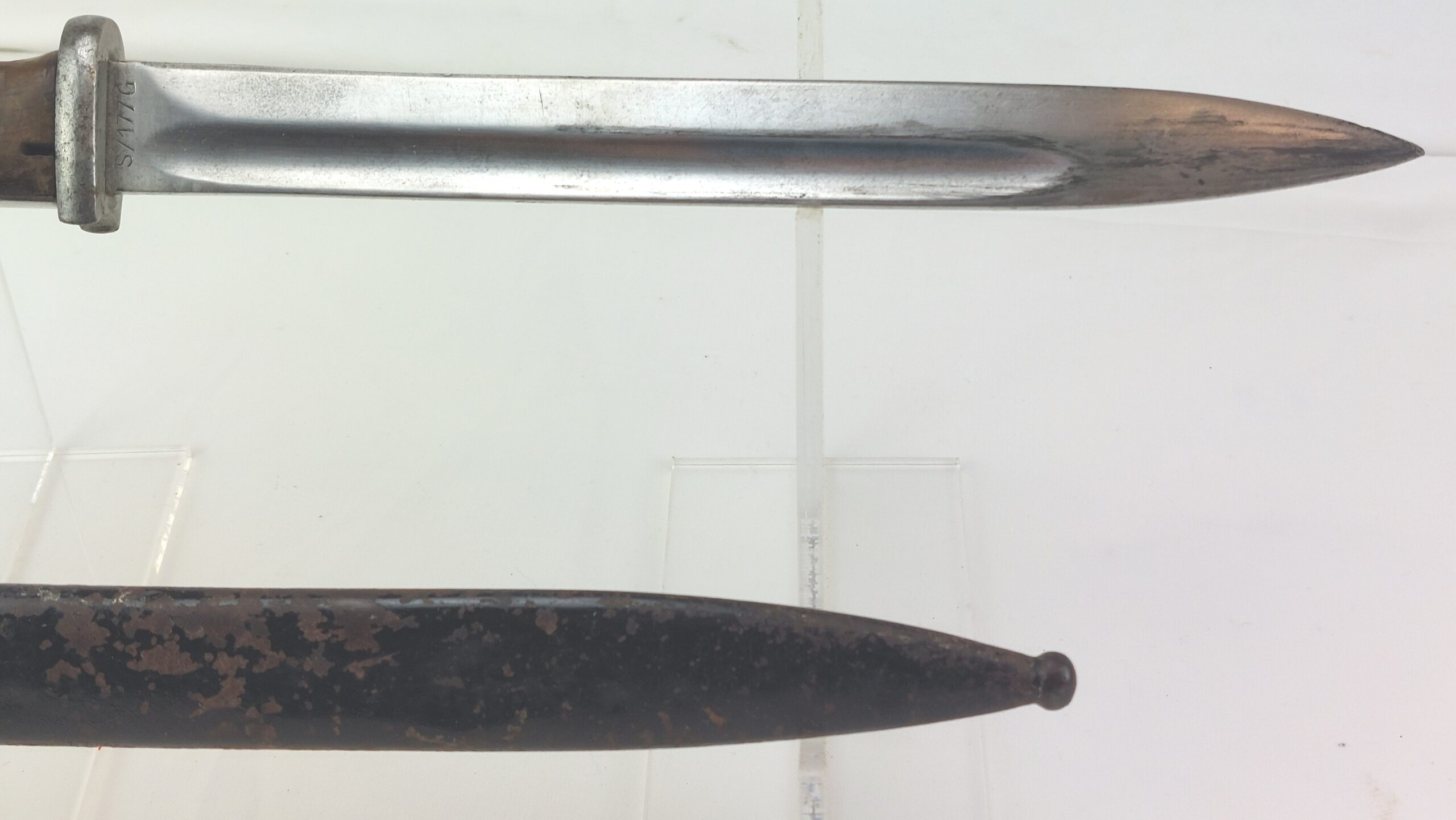 WW2 German Seitengewehr M1884/98 Mark III Bayonet with Wooden Grips and Scabbard for K98 Rifle - Image 3