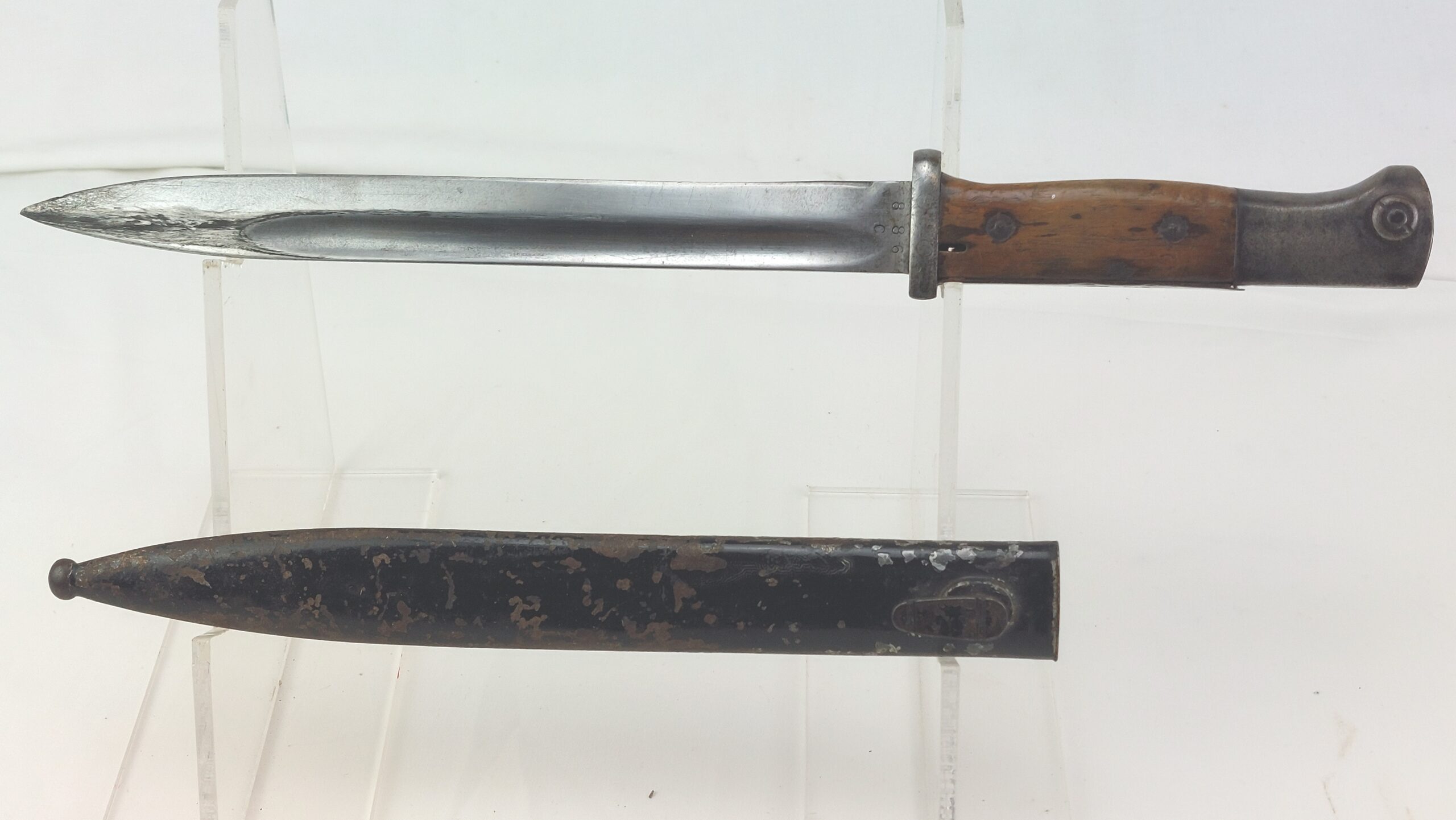 WW2 German Seitengewehr M1884/98 Mark III Bayonet with Wooden Grips and Scabbard for K98 Rifle - Image 4