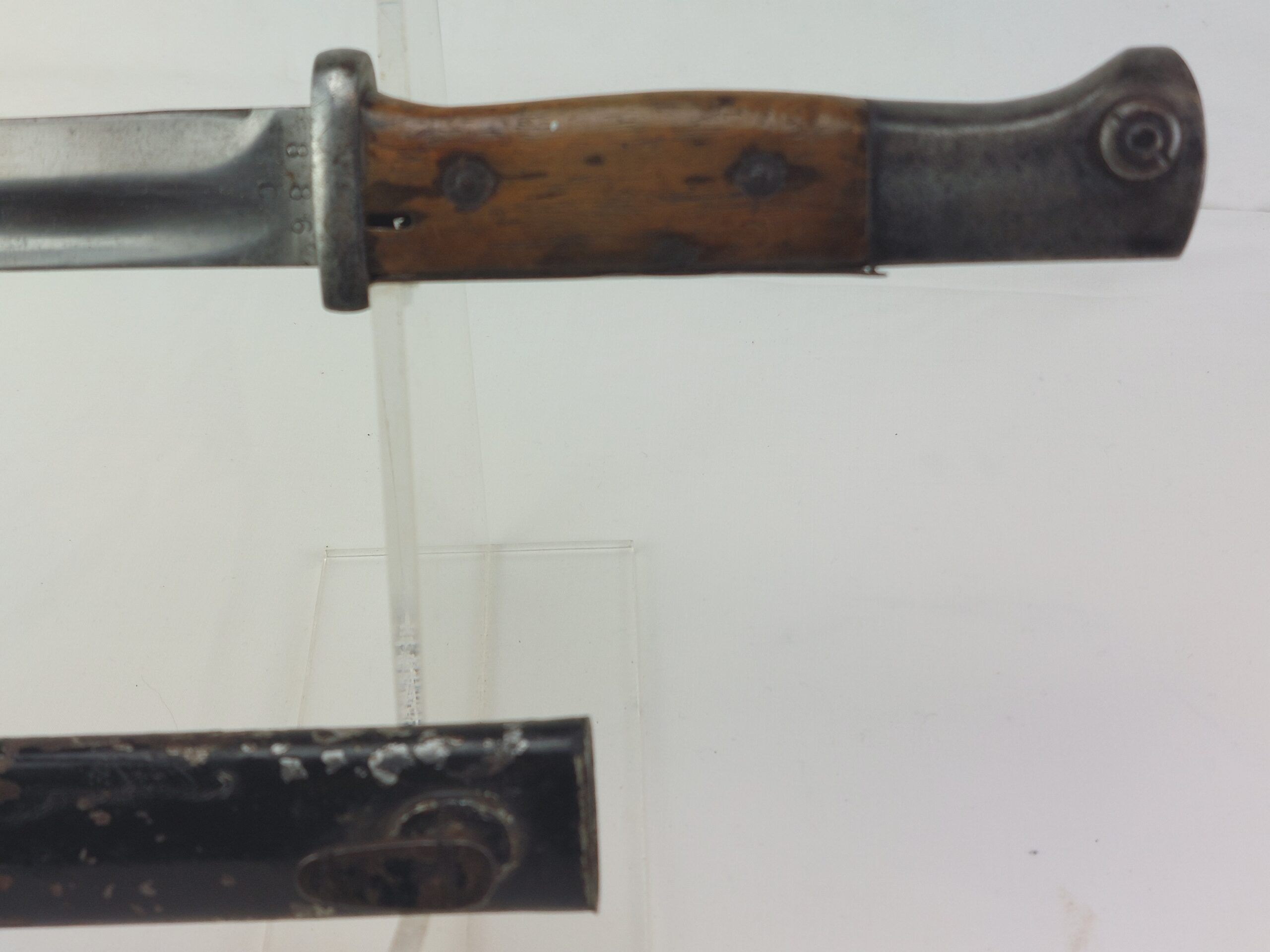 WW2 German Seitengewehr M1884/98 Mark III Bayonet with Wooden Grips and Scabbard for K98 Rifle - Image 5