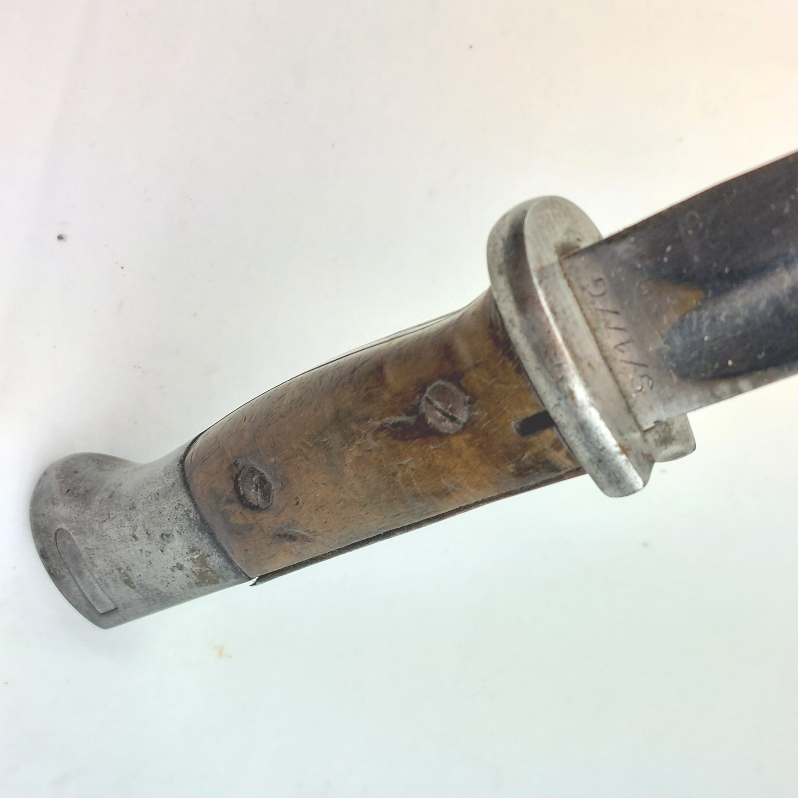 WW2 German Seitengewehr M1884/98 Mark III Bayonet with Wooden Grips and Scabbard for K98 Rifle - Image 9