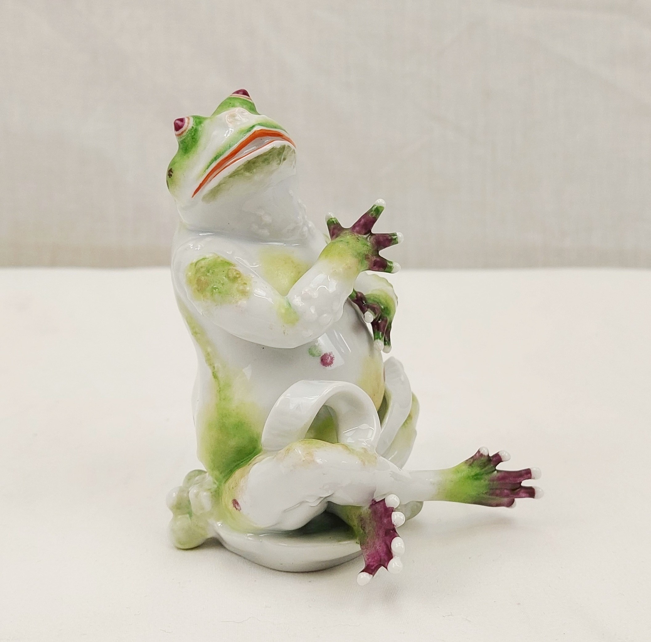 Quirky c1960 Volkstedt Ceramic Frog