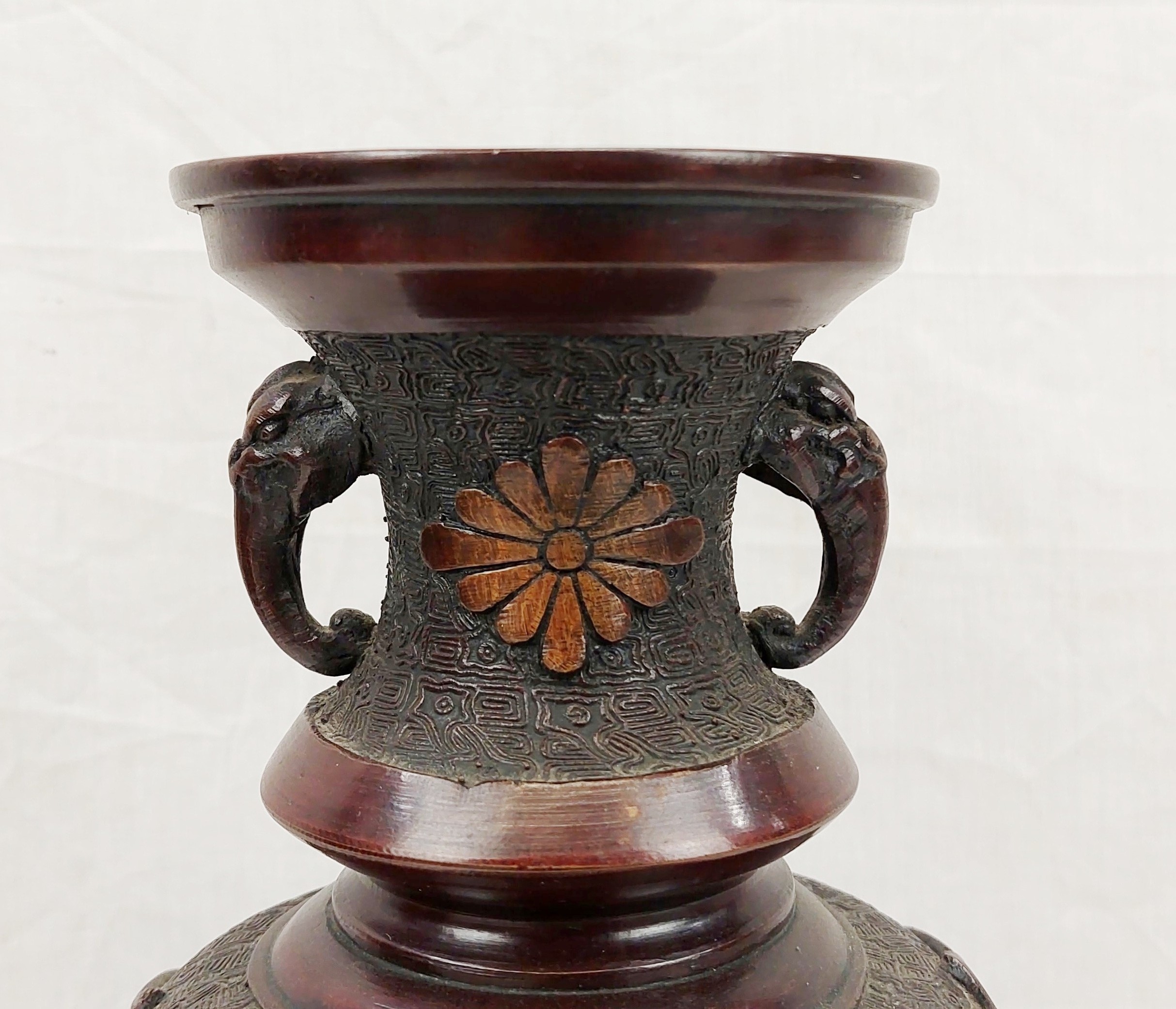19th Century Japanese Bronze Vase With Birds And Elephant Head Handles - Image 8