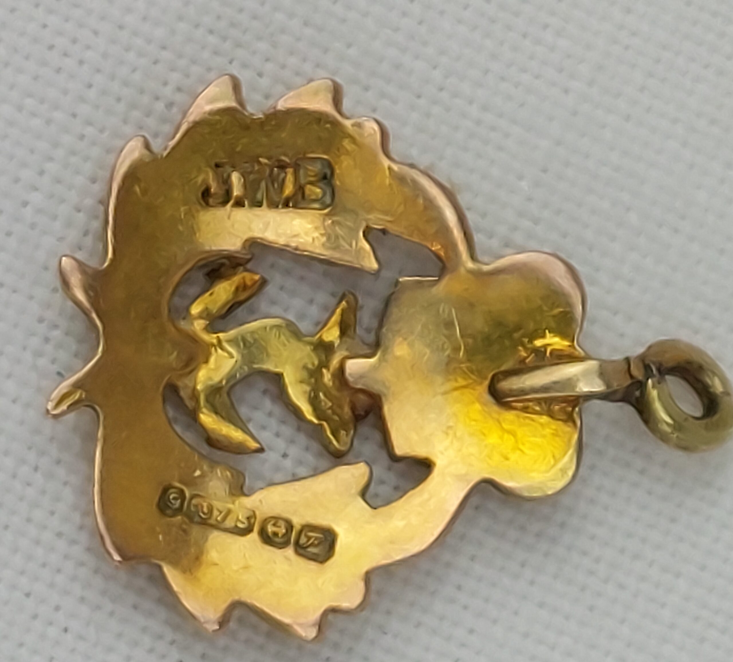 9ct gold Naval pendant by JW Benson, Birmingham, dated 1955 - Image 2