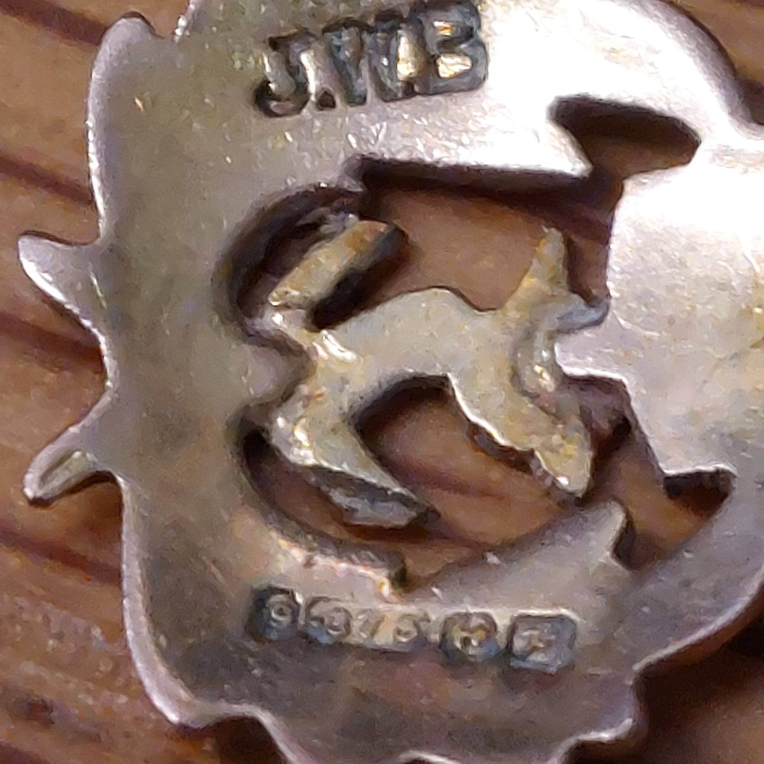 9ct gold Naval pendant by JW Benson, Birmingham, dated 1955 - Image 4