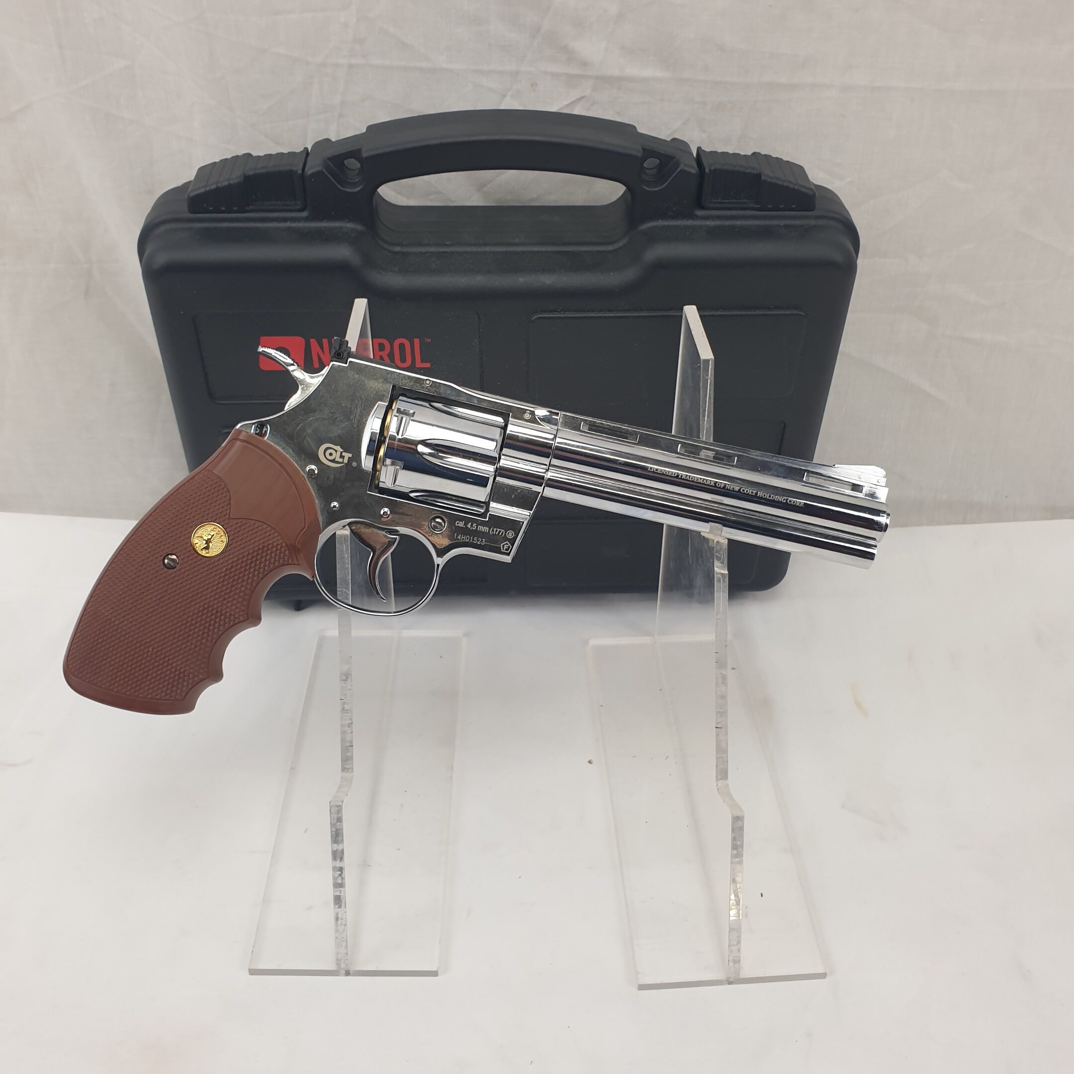 A .177 Cal - 4.5mm BB Colt Python .357 Magnum Revolver