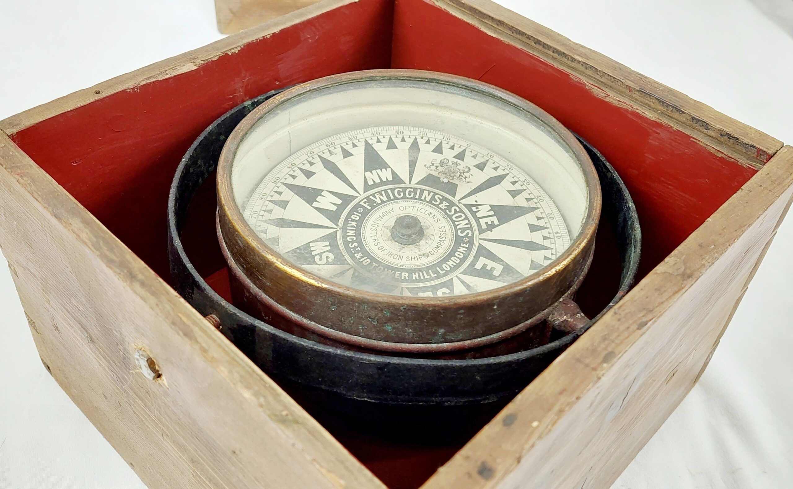 Circa WW1 Cased F Wiggins & Sons Marine Dry Card Compass - Image 4