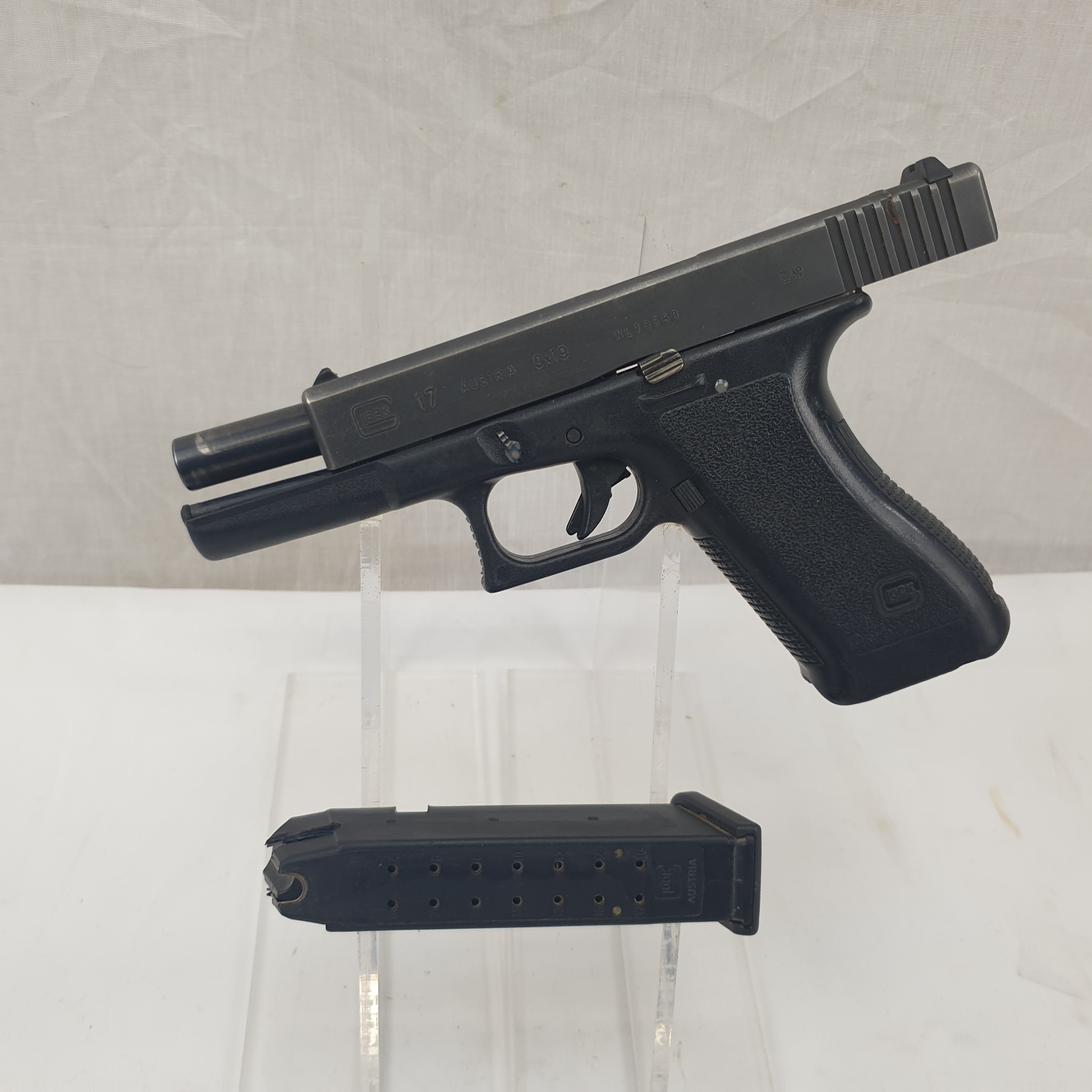 Deactivated Glock 17 Second Generation #6 - Image 10
