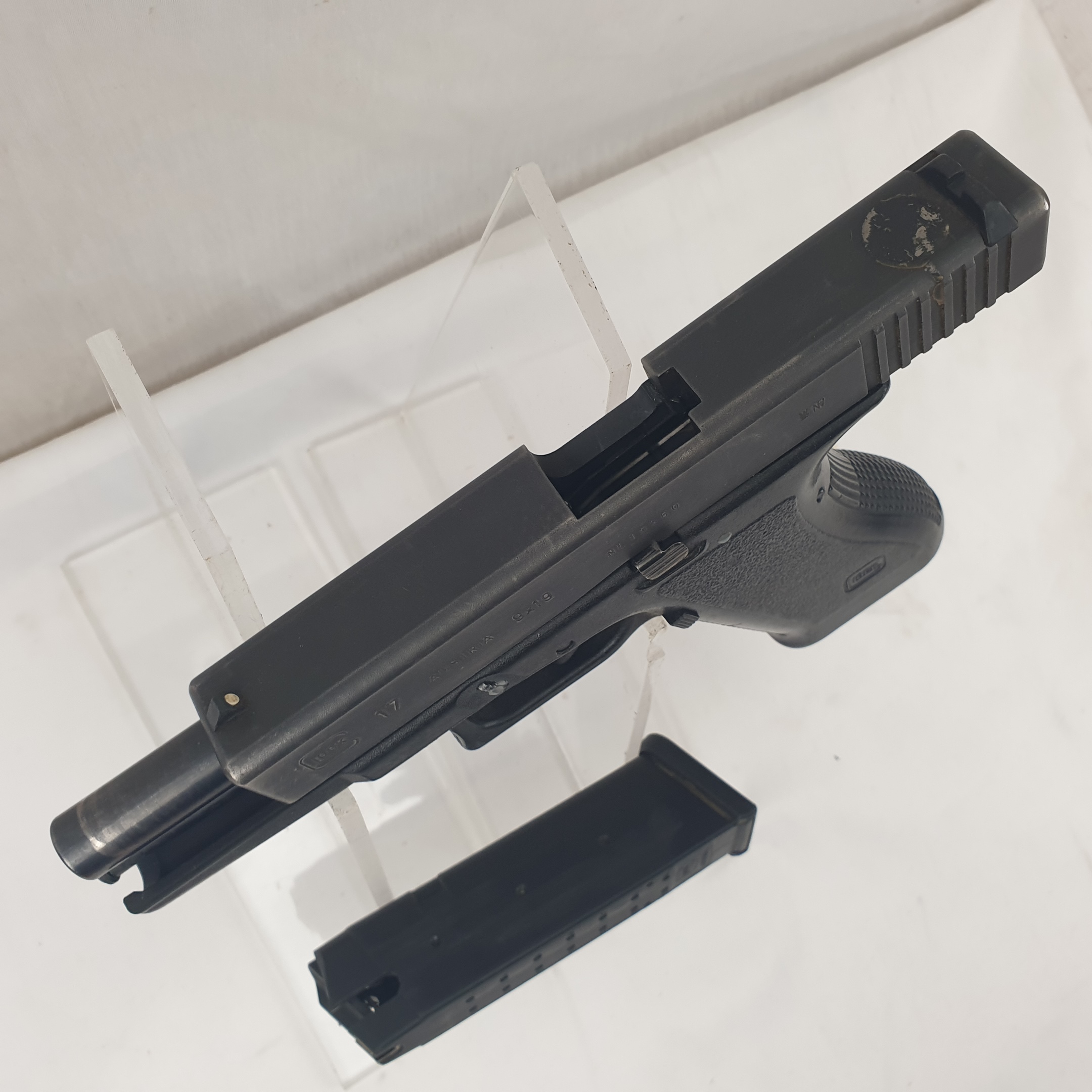 Deactivated Glock 17 Second Generation #6 - Image 11