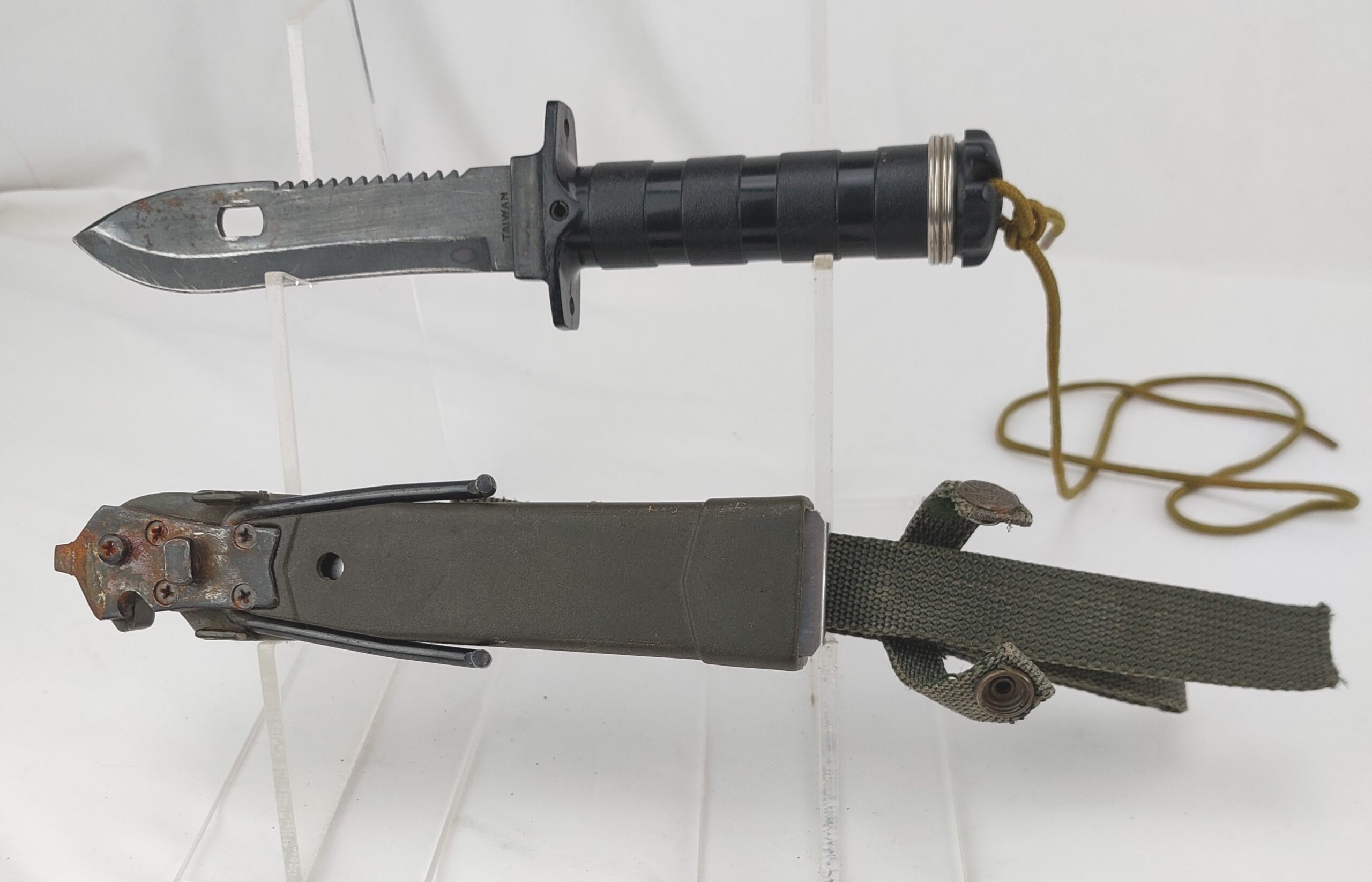 Explorer Kit Survival Knife and Scabbard