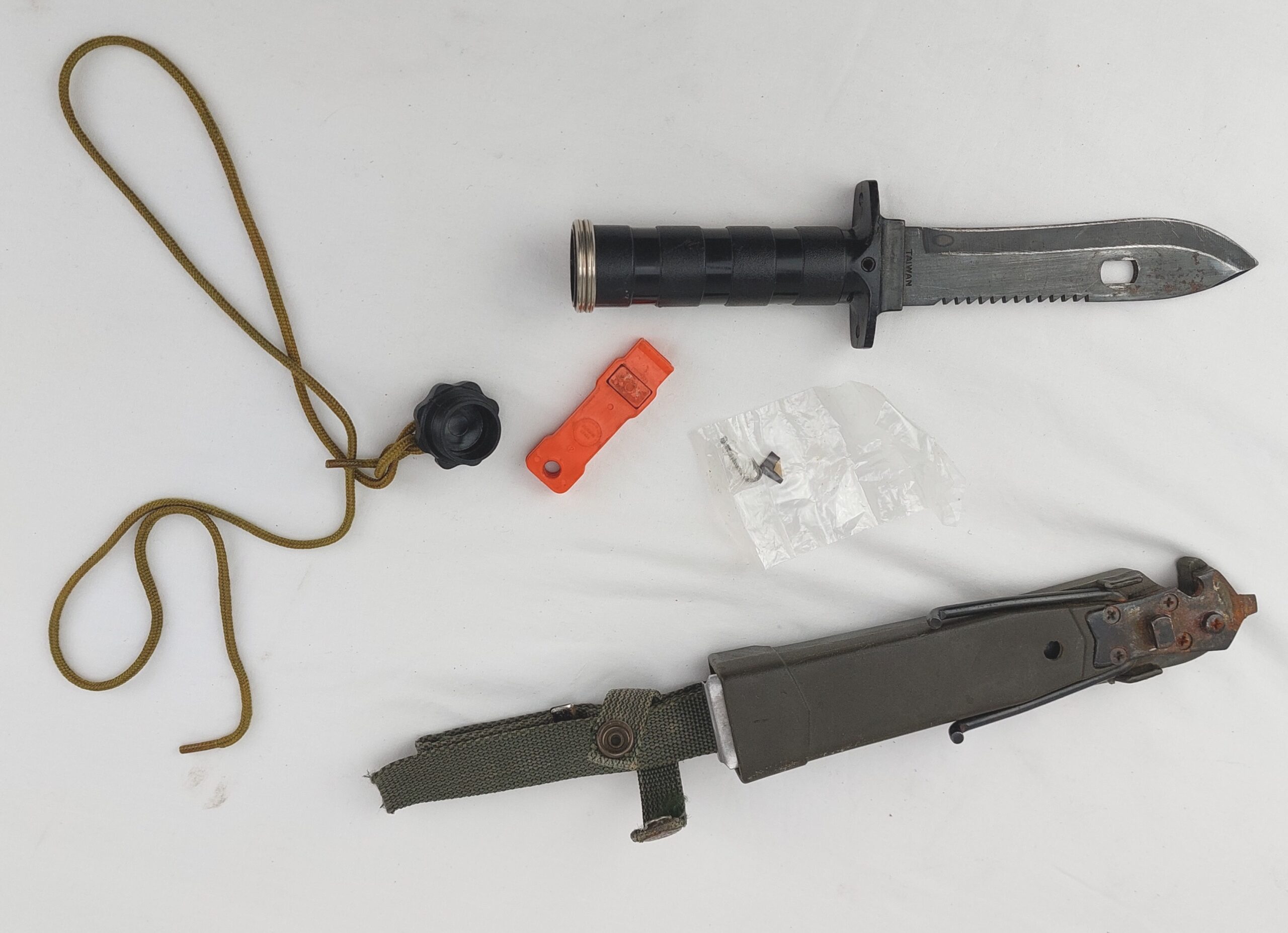 Explorer Kit Survival Knife and Scabbard - Image 7