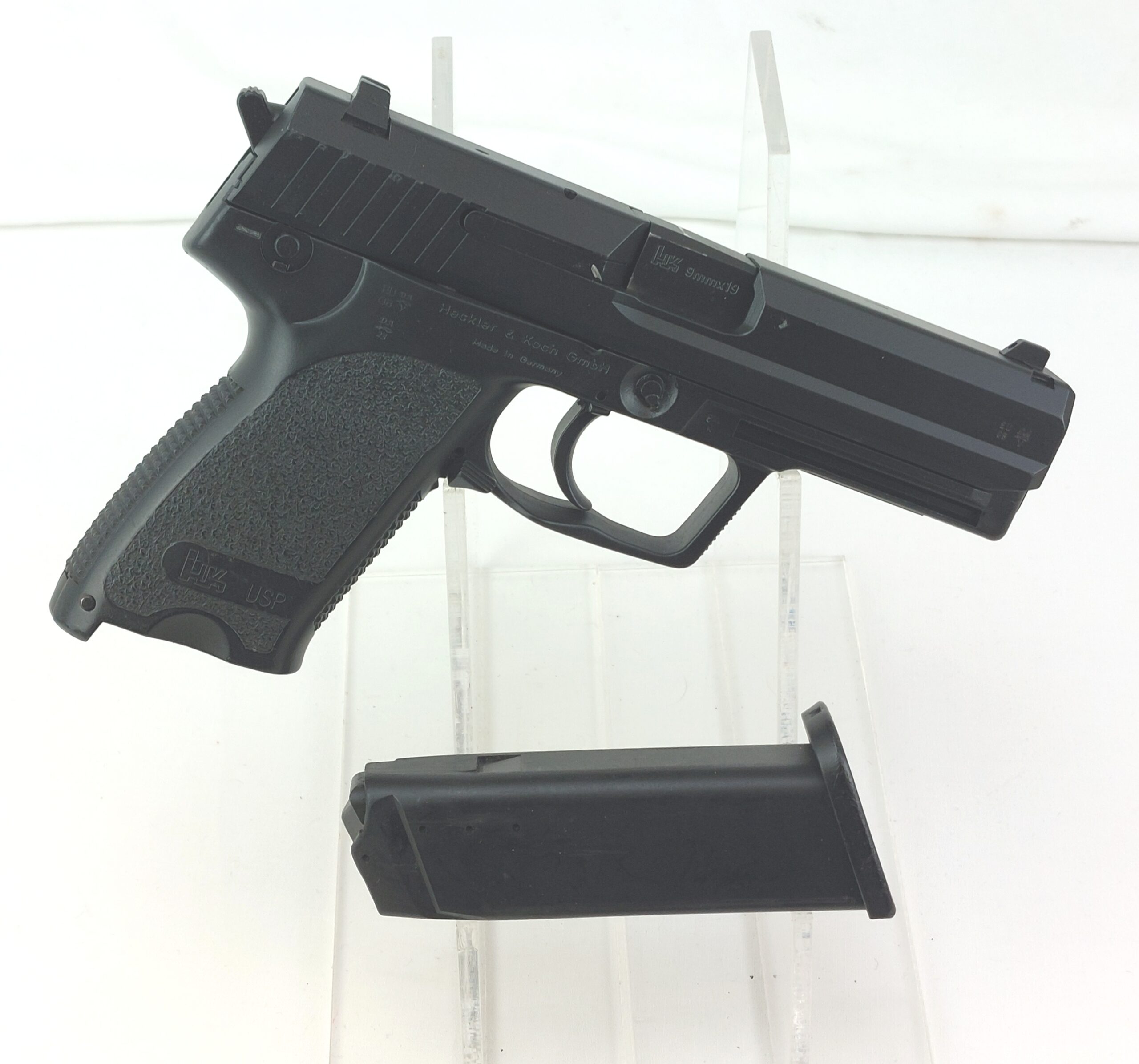 German Heckler & Koch USP 9mm Automatic Pistol - Image 4
