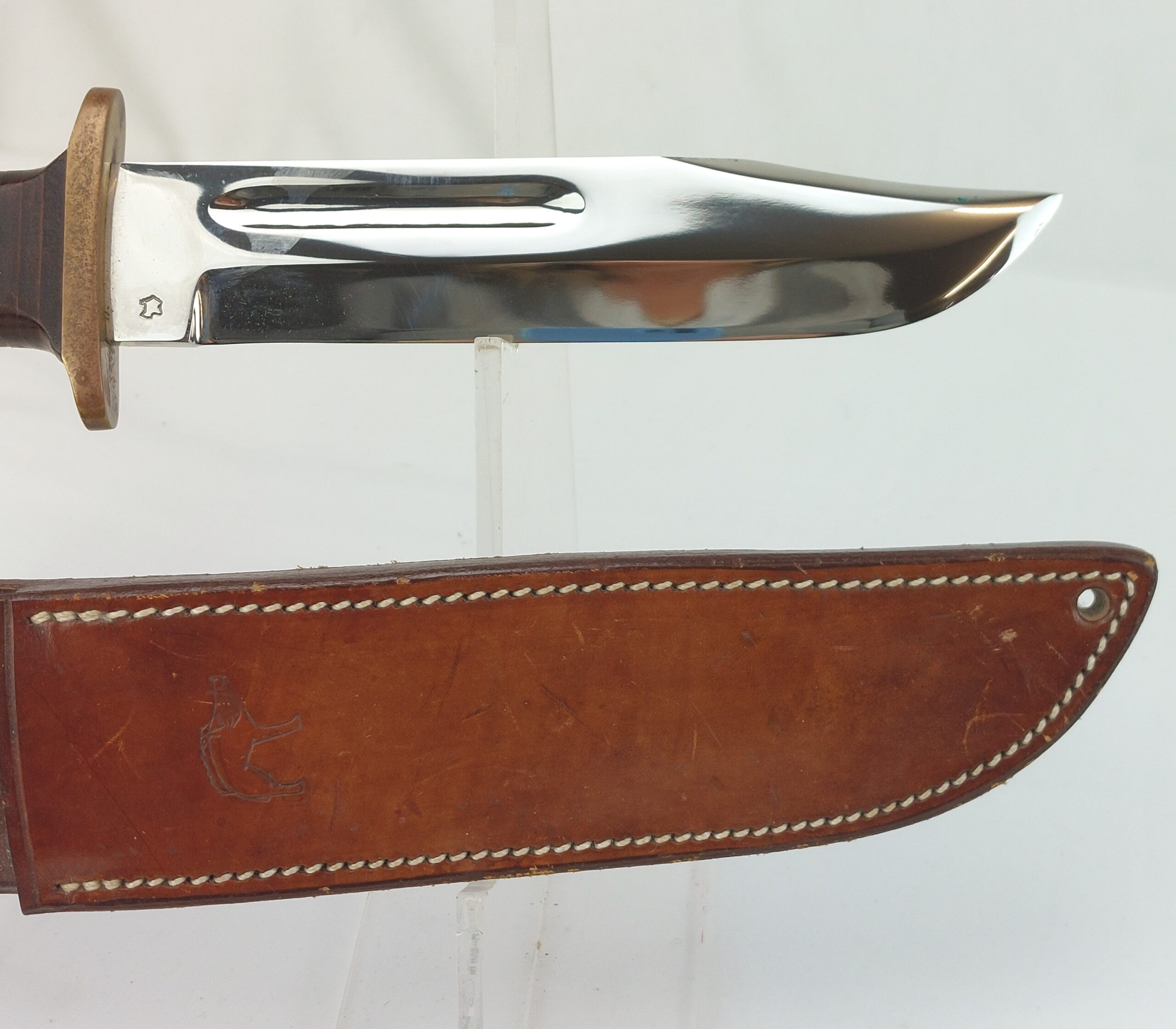 Immaculate Bowie Knife with Warthog Logo and Leather Sheath - Image 3