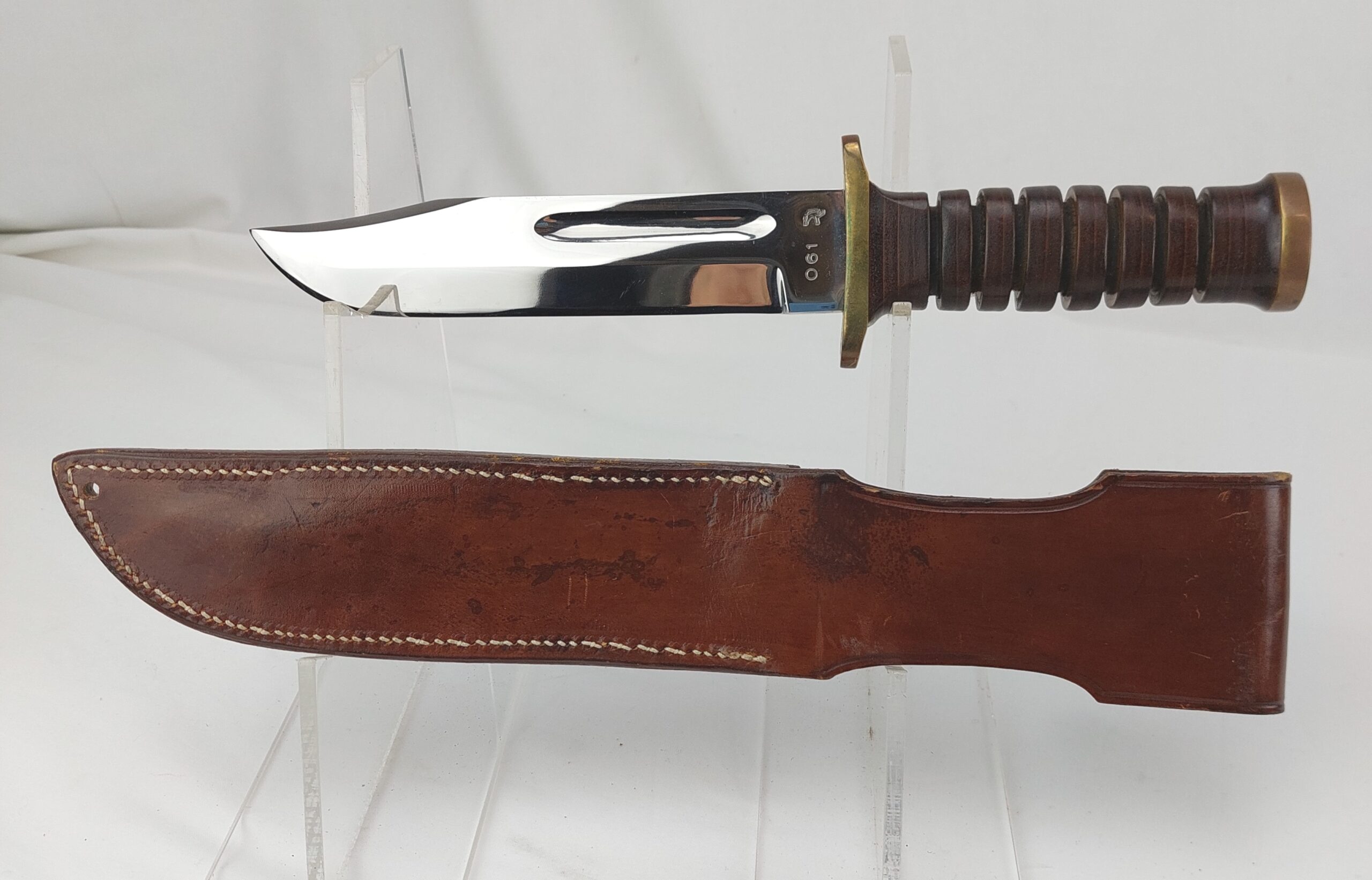 Immaculate Bowie Knife with Warthog Logo and Leather Sheath - Image 4