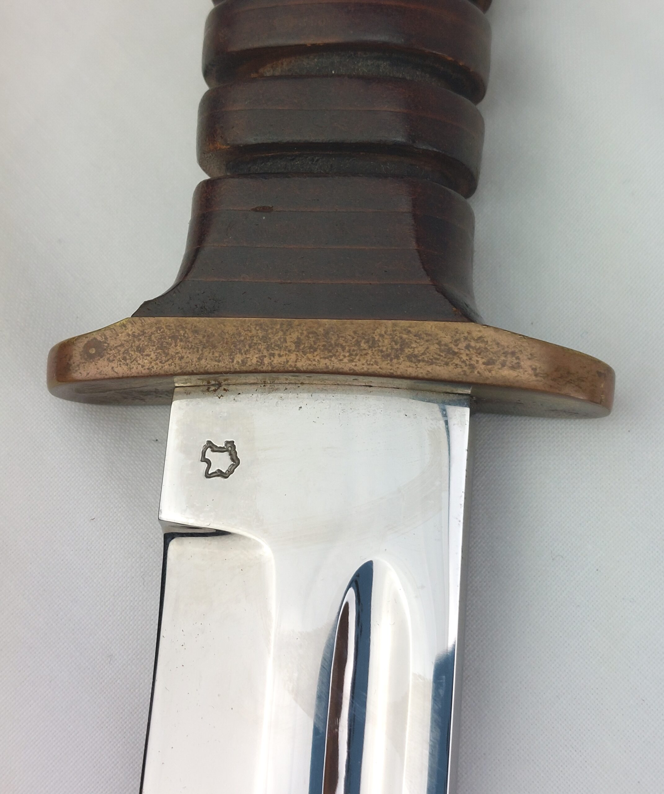 Immaculate Bowie Knife with Warthog Logo and Leather Sheath - Image 9