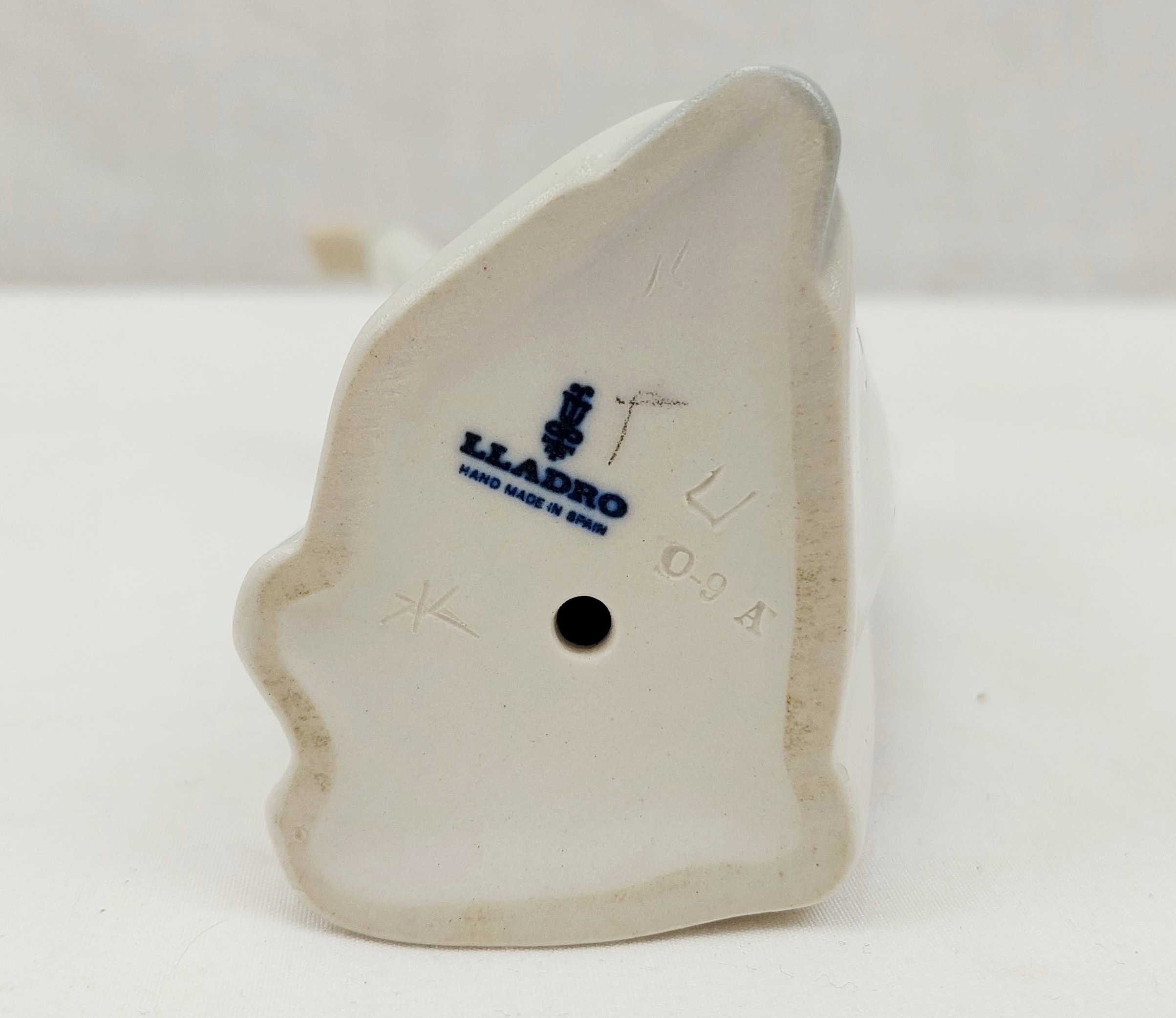 Lladro L4870 Boy Yawning Figurine - Image 4